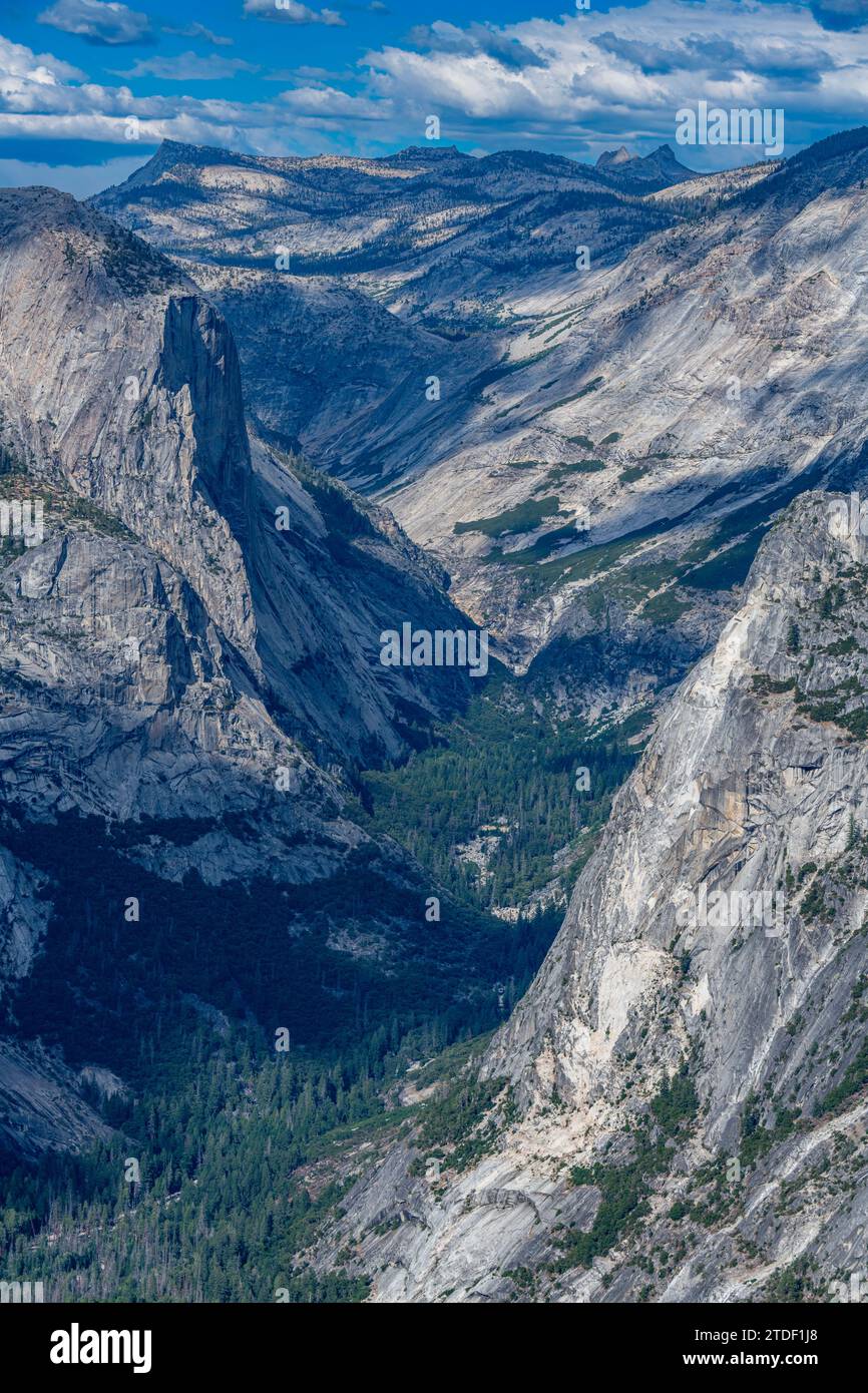 Vue sur le parc national Yosemite, site du patrimoine mondial de l'UNESCO, Californie, États-Unis d'Amérique, Amérique du Nord Banque D'Images