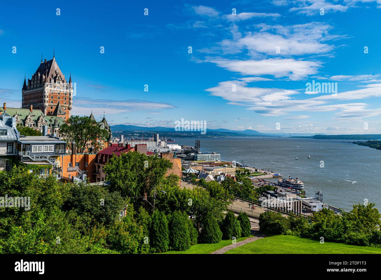 Vue sur le Château Frontenac et le fleuve Saint-Laurent, Québec, Québec, Canada Amérique du Nord Banque D'Images