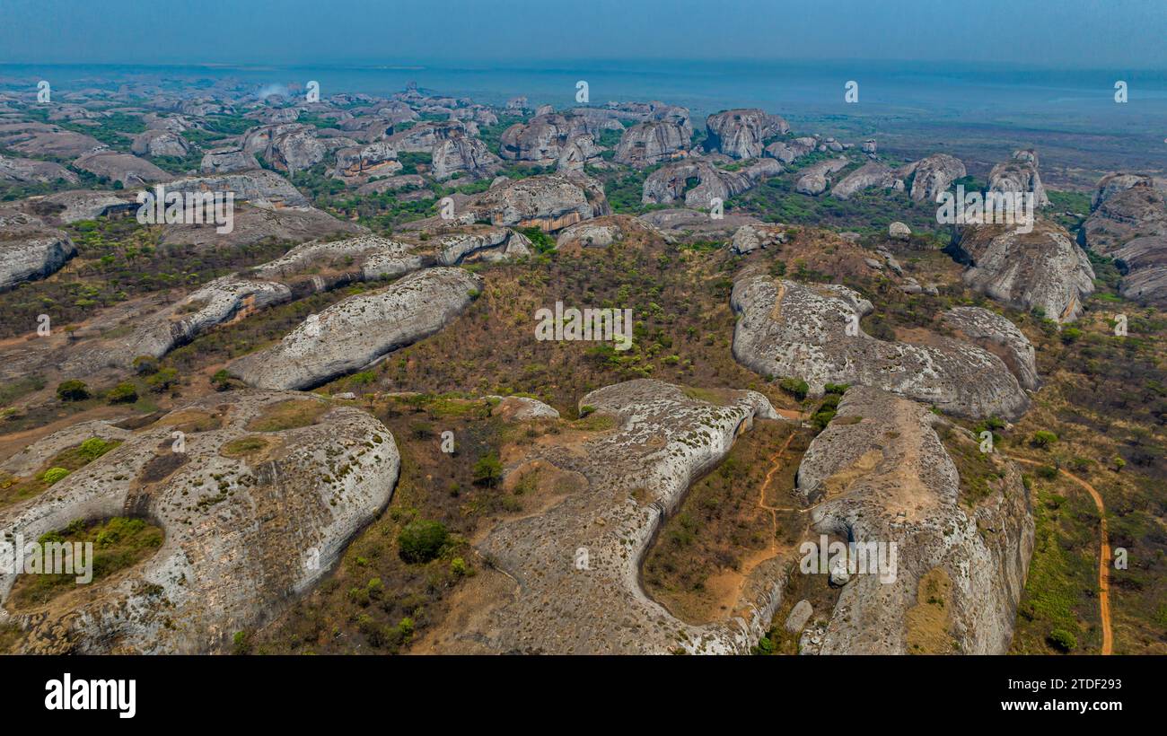 Aérien de roches noires de Pungo Andongo, Malanje, Angola, Afrique Banque D'Images