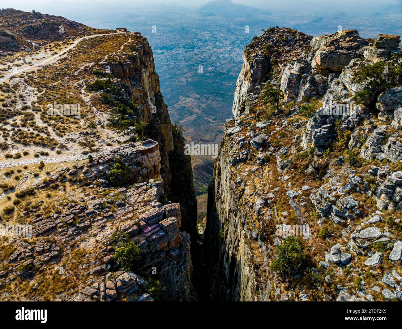 Aérien de la faille de Tundavala, grand escarpement Serra da Leba, Lubango, Angola, Afrique Banque D'Images