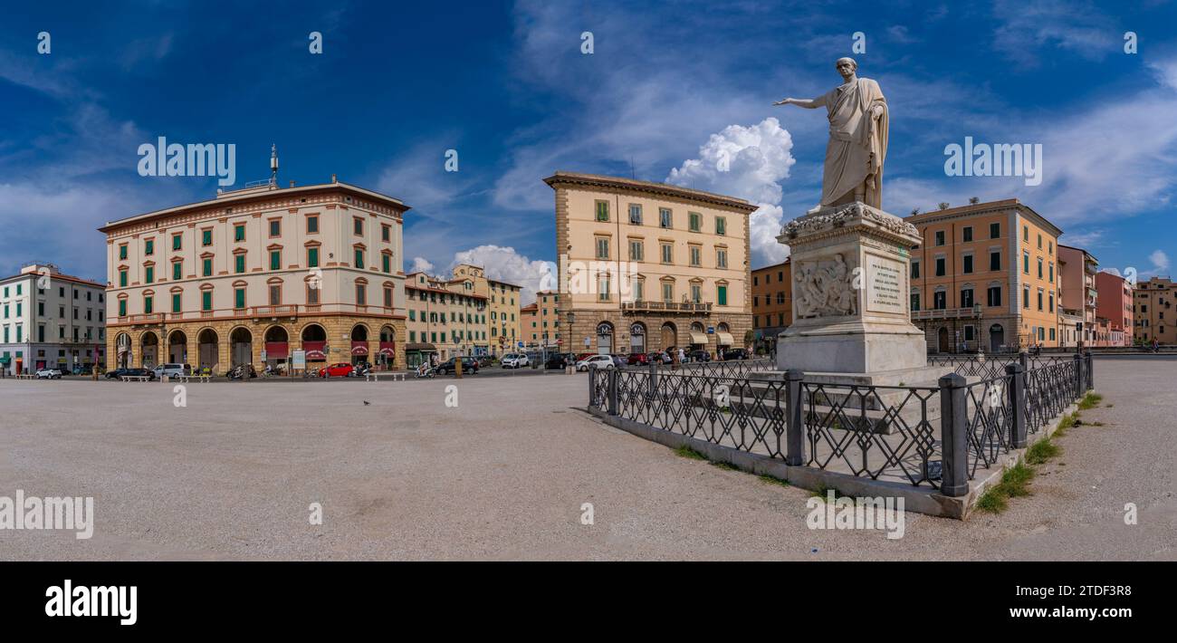 Vue de la statue de Ferdinando III sur Piazza della Repubblica, Livourne, province de Livourne, Toscane, Italie, Europe Banque D'Images