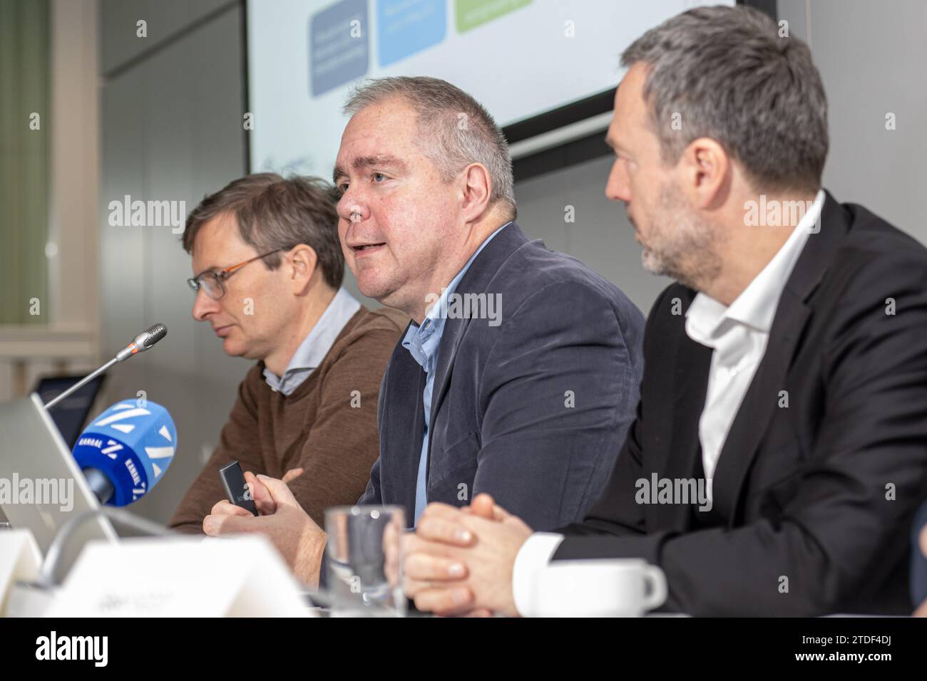 Bruxelles, Belgique. 18 décembre 2023. Geert Langenus, économiste DE LA BNB/NBB, est photographié lors d'une conférence de presse de la banque nationale belge BNB/NBB pour présenter les prévisions économiques annuelles, lundi 18 décembre 2023 à Bruxelles. BELGA PHOTO JONAS ROOSENS crédit : Belga News Agency/Alamy Live News Banque D'Images