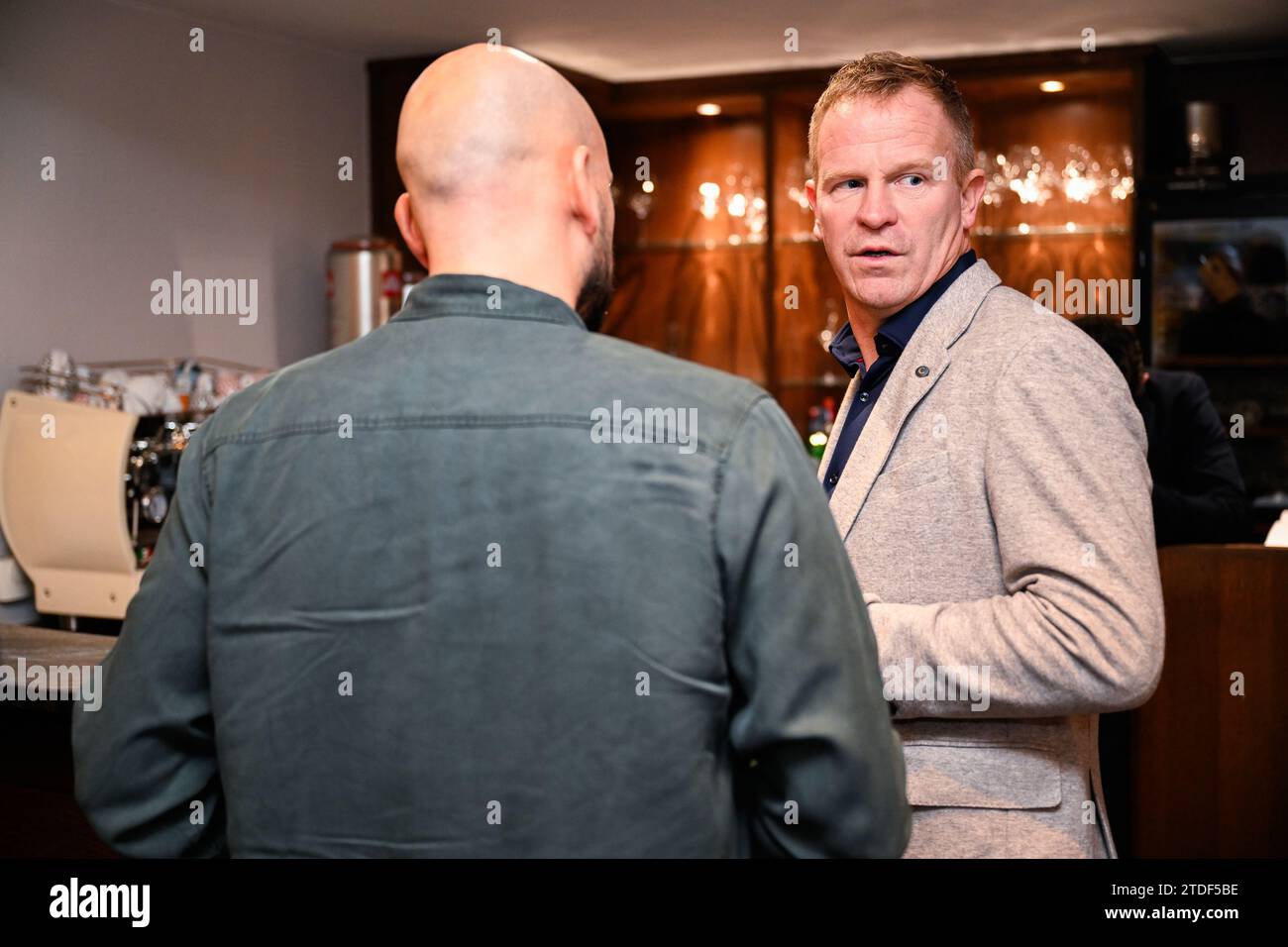 Bruxelles, Belgique. 18 décembre 2023. L'entraîneur-chef de Genk, Wouter Vrancken, photographié lors d'une cérémonie pour le 'Trophée Raymond Goethals' et le 'Prix Dominique d'Onofrio', lundi 18 décembre 2023, à Bruxelles. Le Trophée Raymond Goethals est réservé aux entraîneurs belges, actifs en Jupiler Pro League ou à l’étranger. Le Prix Dominique d'Onofrio 2023 est réservé aux débutants de la Jupiler Pro League depuis la saison 2022-2023 et n'ayant plus que 20 ans au 31 décembre 2023. BELGA PHOTO LAURIE DIEFFEMBACQ crédit : Belga News Agency/Alamy Live News Banque D'Images