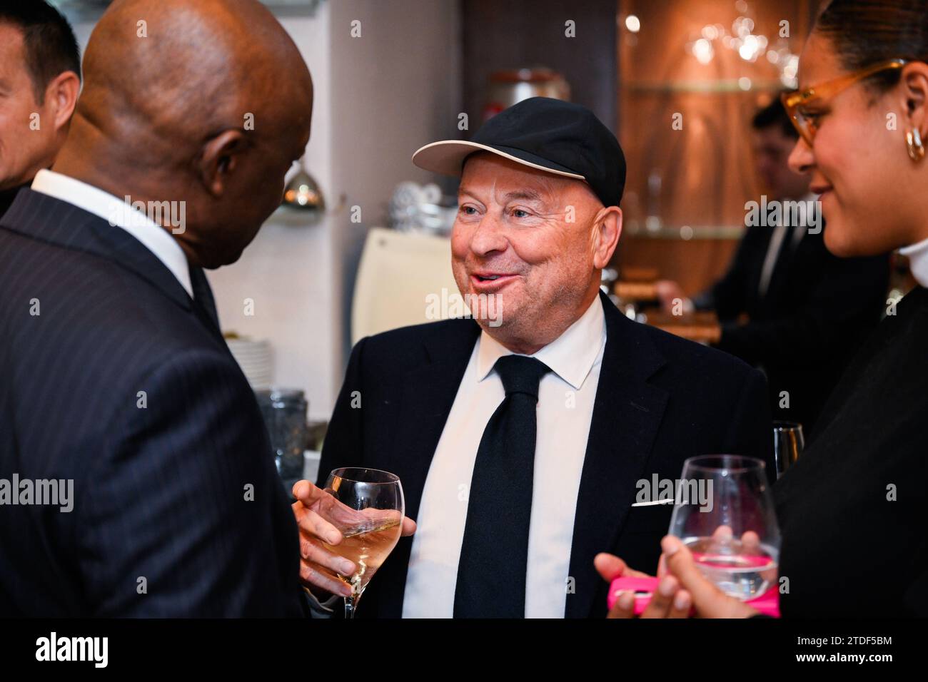 Bruxelles, Belgique. 18 décembre 2023. Luciano d'Onofrio photographié lors d'une cérémonie pour le Trophée Raymond Goethals et le Prix Dominique d'Onofrio, lundi 18 décembre 2023, à Bruxelles. Le Trophée Raymond Goethals est réservé aux entraîneurs belges, actifs en Jupiler Pro League ou à l’étranger. Le Prix Dominique d'Onofrio 2023 est réservé aux débutants de la Jupiler Pro League depuis la saison 2022-2023 et n'ayant plus que 20 ans au 31 décembre 2023. BELGA PHOTO LAURIE DIEFFEMBACQ crédit : Belga News Agency/Alamy Live News Banque D'Images