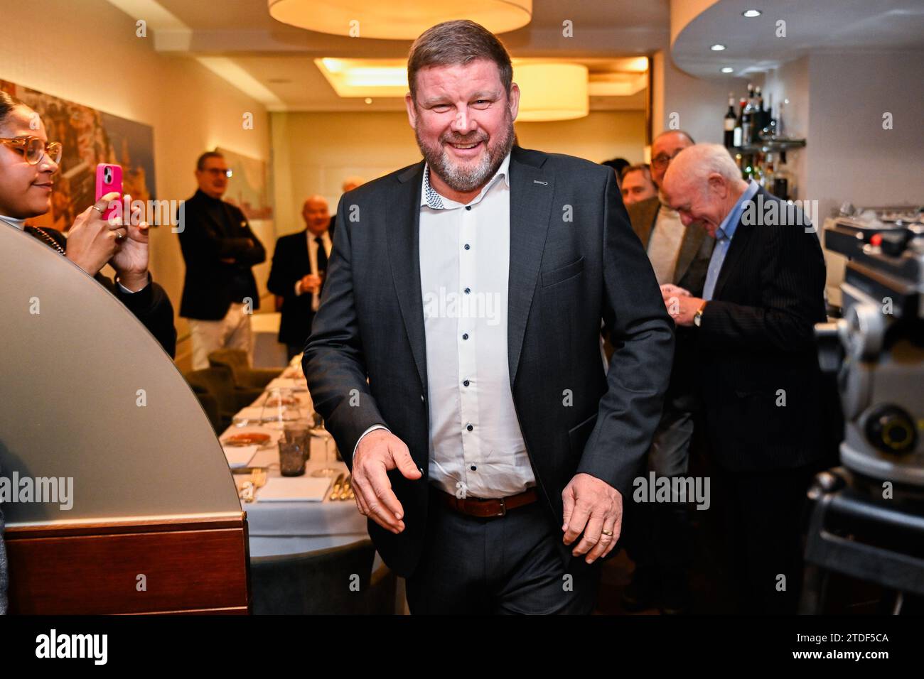 Bruxelles, Belgique. 18 décembre 2023. Hein Vanhaezebrouck, entraîneur-chef de Gand, photographié lors d'une cérémonie pour le Trophée Raymond Goethals et le Prix Dominique d'Onofrio, le lundi 18 décembre 2023 à Bruxelles. Le Trophée Raymond Goethals est réservé aux entraîneurs belges, actifs en Jupiler Pro League ou à l’étranger. Le Prix Dominique d'Onofrio 2023 est réservé aux débutants de la Jupiler Pro League depuis la saison 2022-2023 et n'ayant plus que 20 ans au 31 décembre 2023. BELGA PHOTO LAURIE DIEFFEMBACQ crédit : Belga News Agency/Alamy Live News Banque D'Images