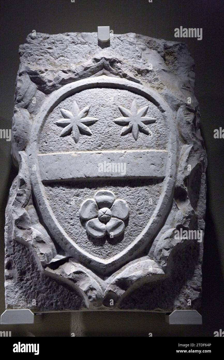 Italie Pouilles Barletta le château svévien normand - Musée civique - Pierre avec armoiries Banque D'Images