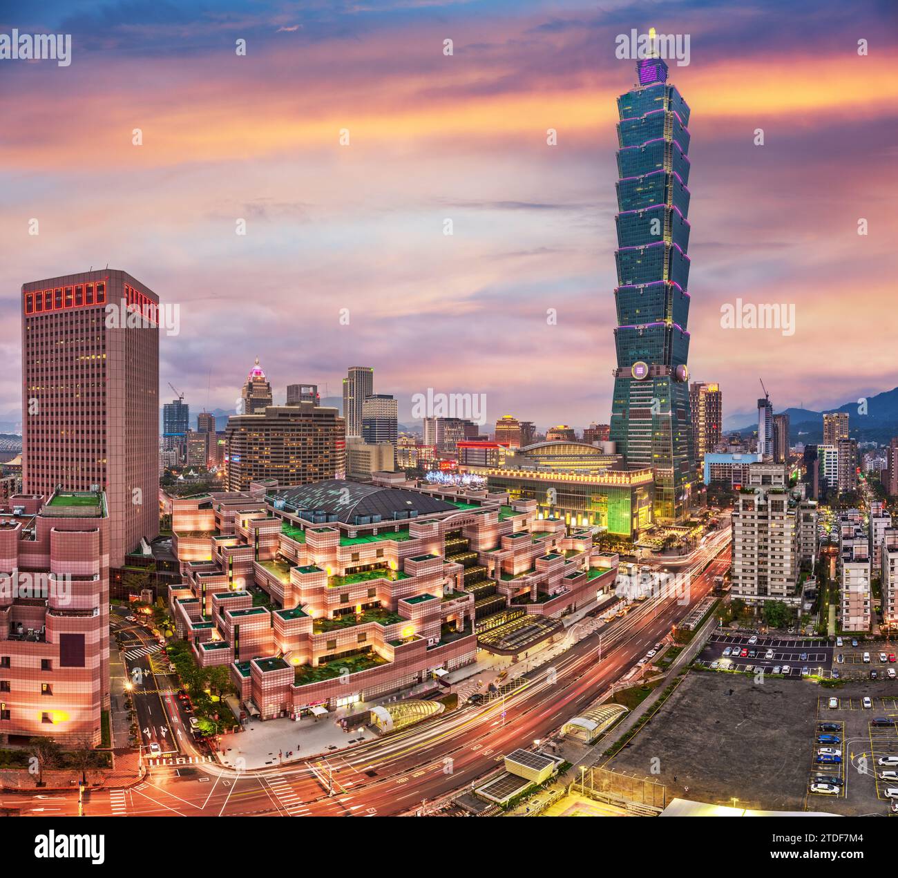 Taipei, Taiwan paysage urbain au crépuscule. Banque D'Images