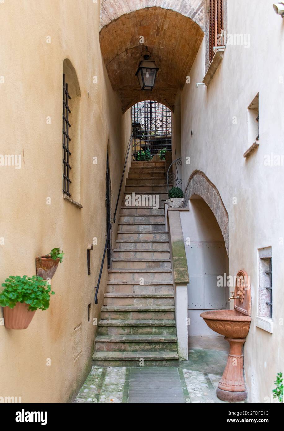 Spoleto, Italie - l'un des plus beaux villages d'Italie centrale, Spoleto présente une merveilleuse vieille ville, avec des rues étroites et des ruelles Banque D'Images