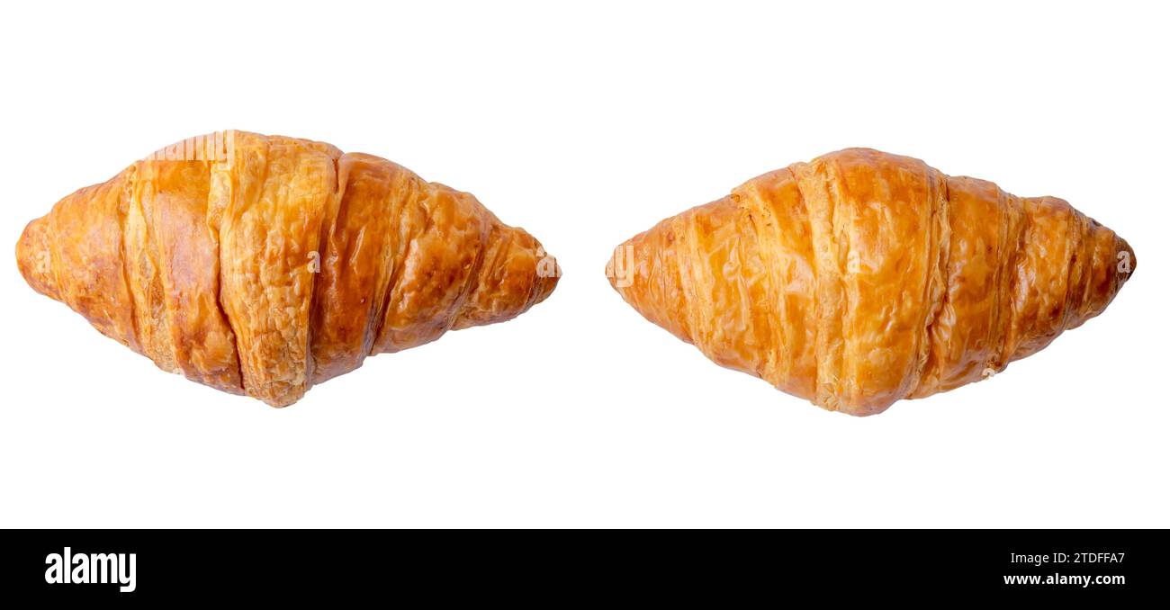 Vue de dessus de deux croissants est isolé sur fond blanc avec chemin de détourage. Banque D'Images