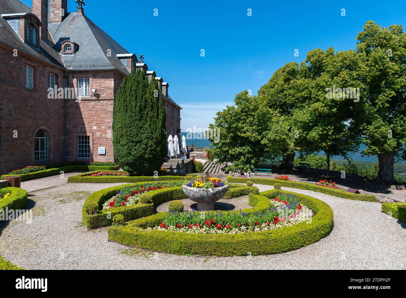 Jardin du monastère de Hohenburg Monastère sur Mont Sainte-Odile, Ottrott, Vosges, Alsace, France, Europe Banque D'Images
