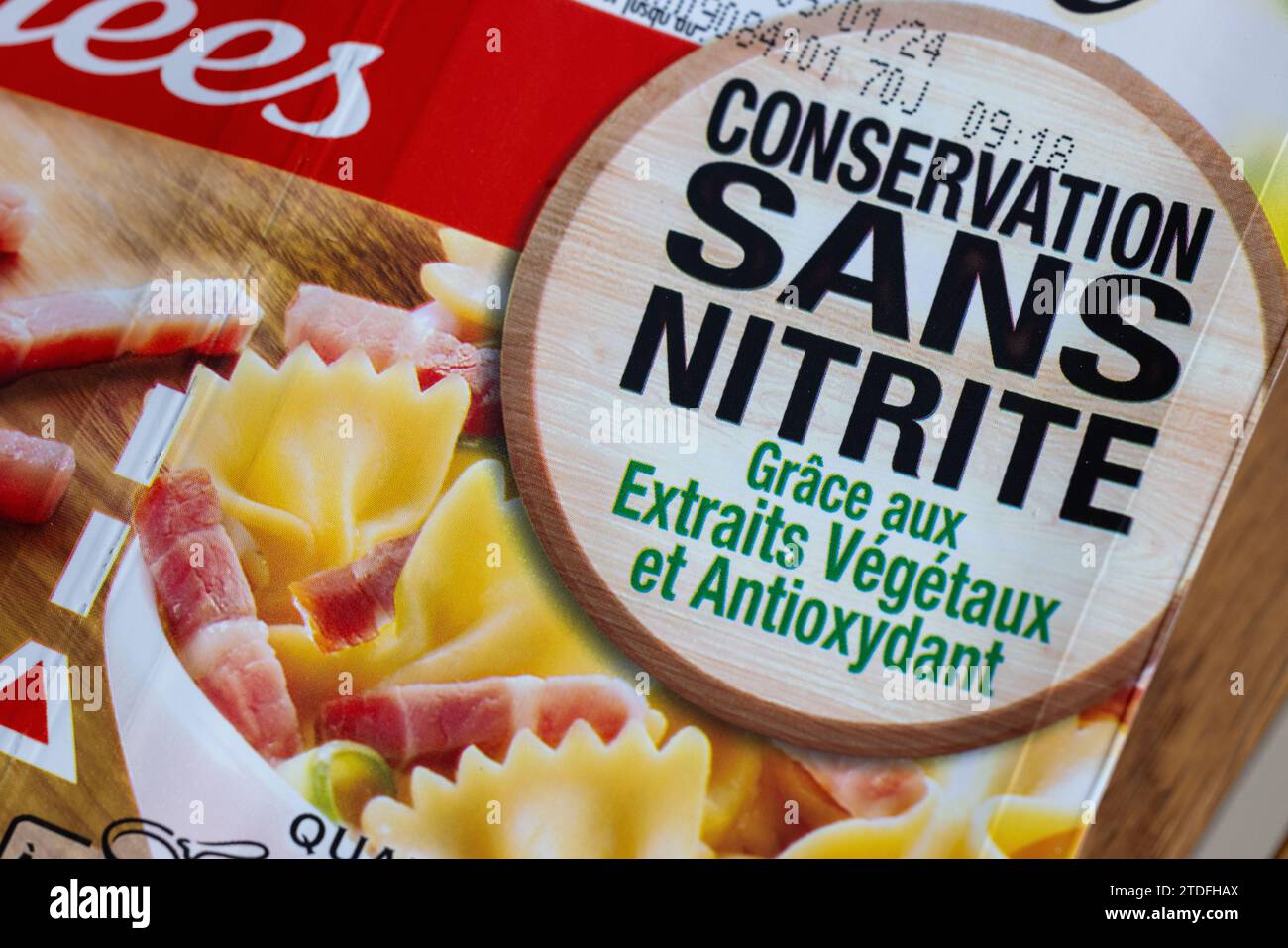 Emballage indiquant (en français) que les charcuteries ne contiennent pas de nitrites, substance nocive pour l'homme Banque D'Images