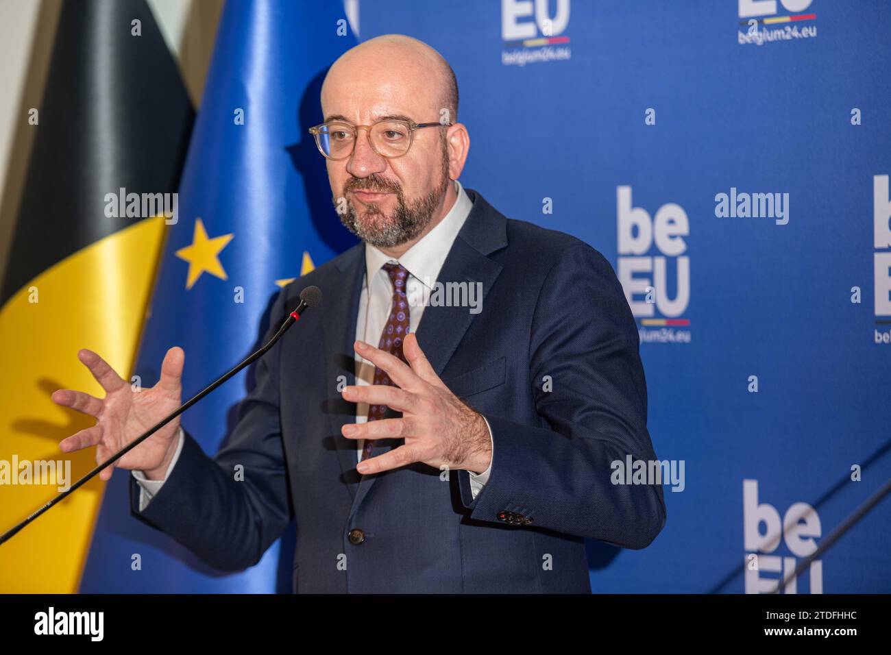 Bruxelles, Belgique. 18 décembre 2023. Le président du Conseil européen Charles Michel est photographié lors d'une conférence de presse après une réunion sur le début de la présidence belge de l'Union européenne le 01 janvier 2024, au cabinet du Premier ministre à Bruxelles, le lundi 18 décembre 2023. BELGA PHOTO JONAS ROOSENS crédit : Belga News Agency/Alamy Live News Banque D'Images