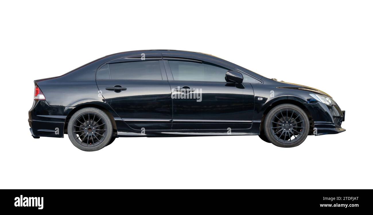 Luxueuse voiture de sport berline gris foncé ou noir est isolée sur fond blanc avec chemin de détourage. Banque D'Images