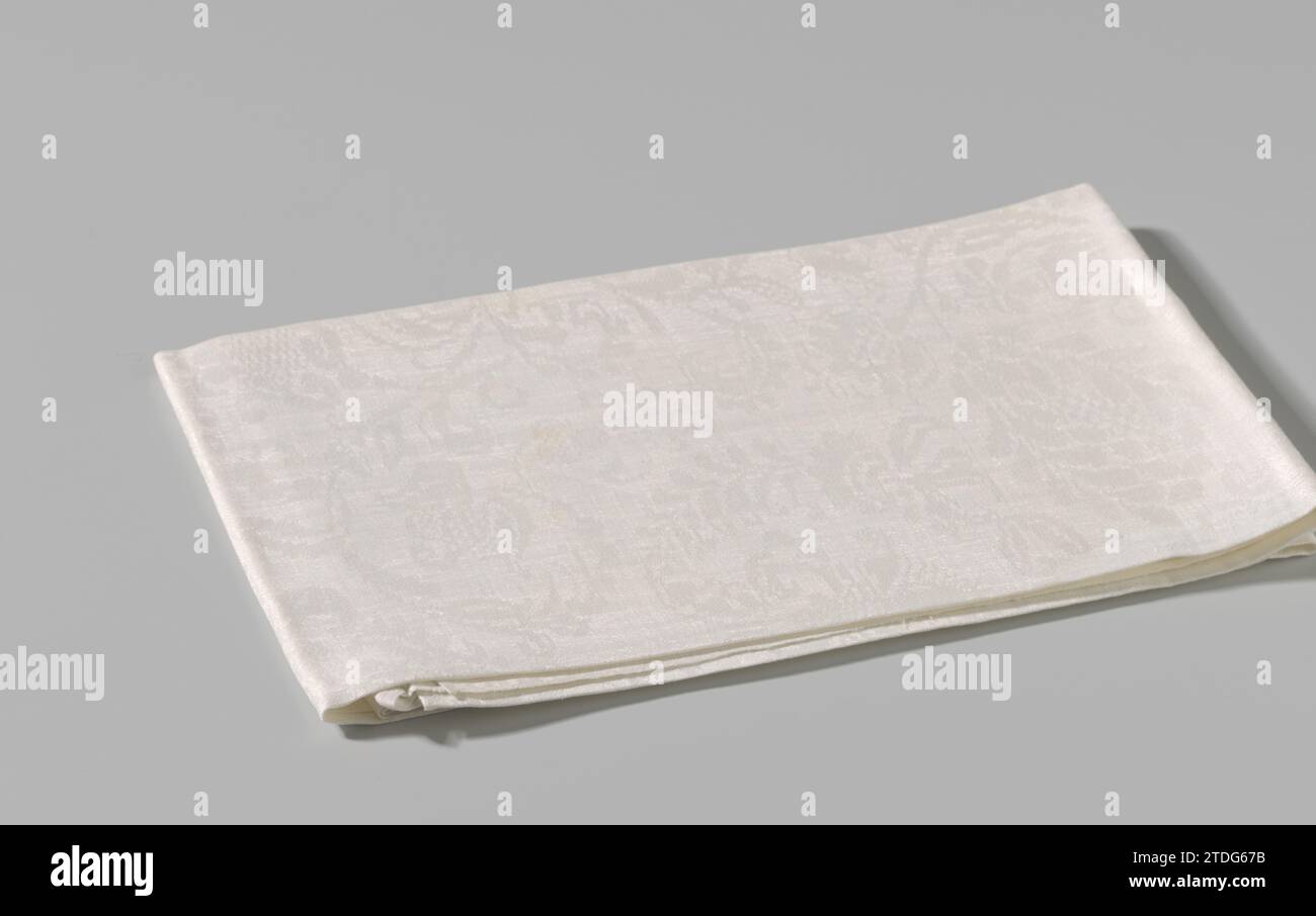 Serviette avec motif pré-bizar de fleurs stylisées et de vignes de feuilles, anonyme, 1685- 1700 serviette de Linnamast blanc avec motif pré-bizar de fleurs stylisées et de vignes de feuilles, marquée RB6 en point de Croix-Rouge et 2125 sur l'étiquette. Sud des pays-Bas (peut-être) lin (matériel) serviette damassée de Linnamast blanc avec motif pré-bizar de fleurs stylisées et de vignes de feuilles, marquée RB6 en point de Croix-Rouge et 2125 sur l'étiquette. Sud des pays-Bas (peut-être) lin (matériel) Damas Banque D'Images