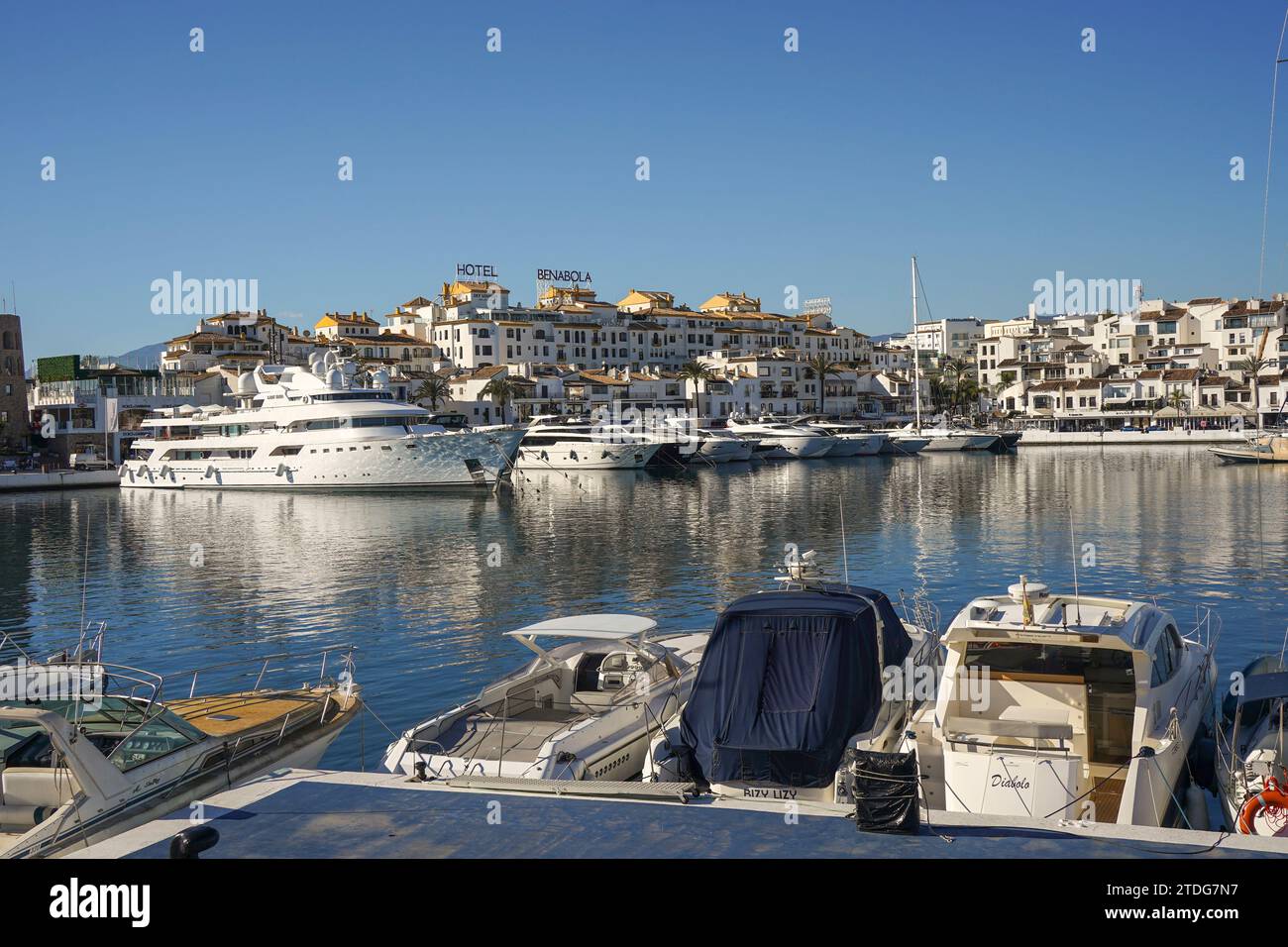 Puerto Banús, marina de luxe avec Lady Haya Yacht amarré, Marbella, Costa del sol, Andalousie, Espagne. Banque D'Images