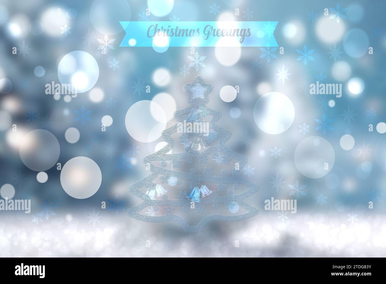 Carte de voeux abstraite festive blanche brillante bleue avec un sapin de noël, des étoiles et un texte de joyeux Noël illuminé bokeh. Magnifique toile de fond Banque D'Images