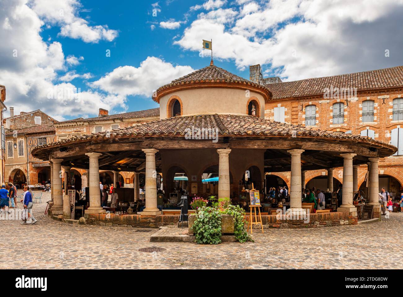 Village médiéval d'Auvillar et sa halle (marché couvert), dans le Tarn et Garonne, Occitanie, France Banque D'Images