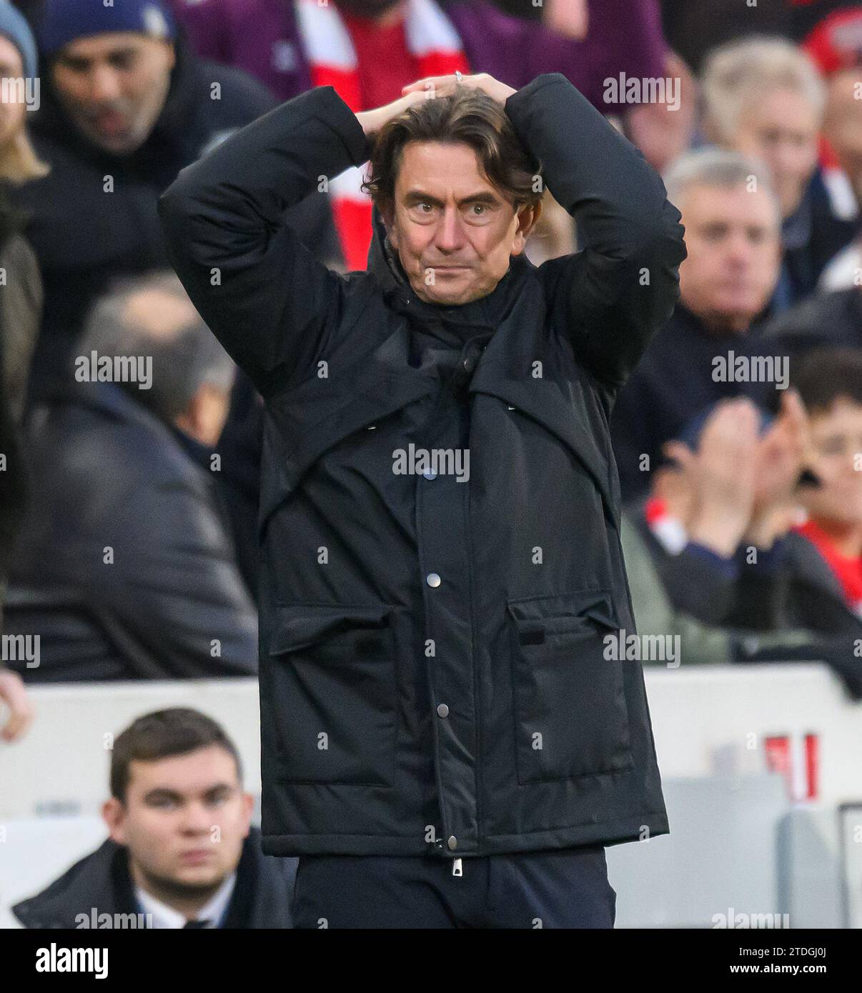 Londres, Royaume-Uni. 17 décembre 2023 - Brentford - Aston Villa - Premier League - GTech Stadium. Thomas Frank, Manager de Brentford, lors du match de Premier League contre Aston Villa. Crédit photo : Mark pain / Alamy Live News Banque D'Images