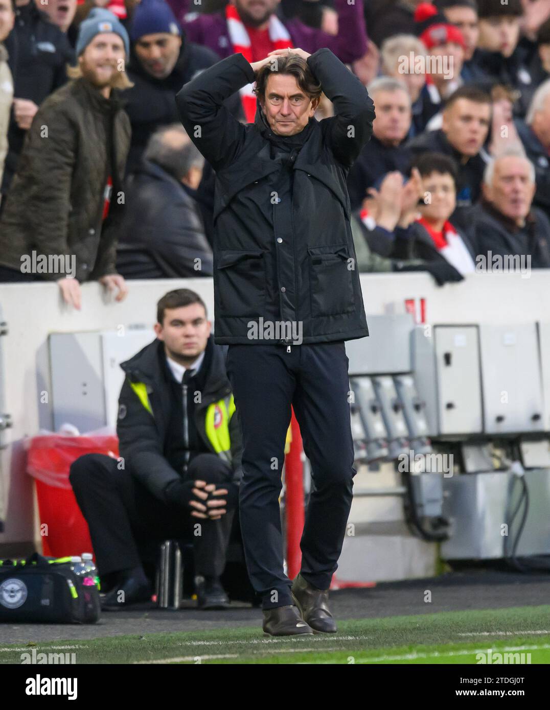 Londres, Royaume-Uni. 17 décembre 2023 - Brentford - Aston Villa - Premier League - GTech Stadium. Thomas Frank, Manager de Brentford, lors du match de Premier League contre Aston Villa. Crédit photo : Mark pain / Alamy Live News Banque D'Images