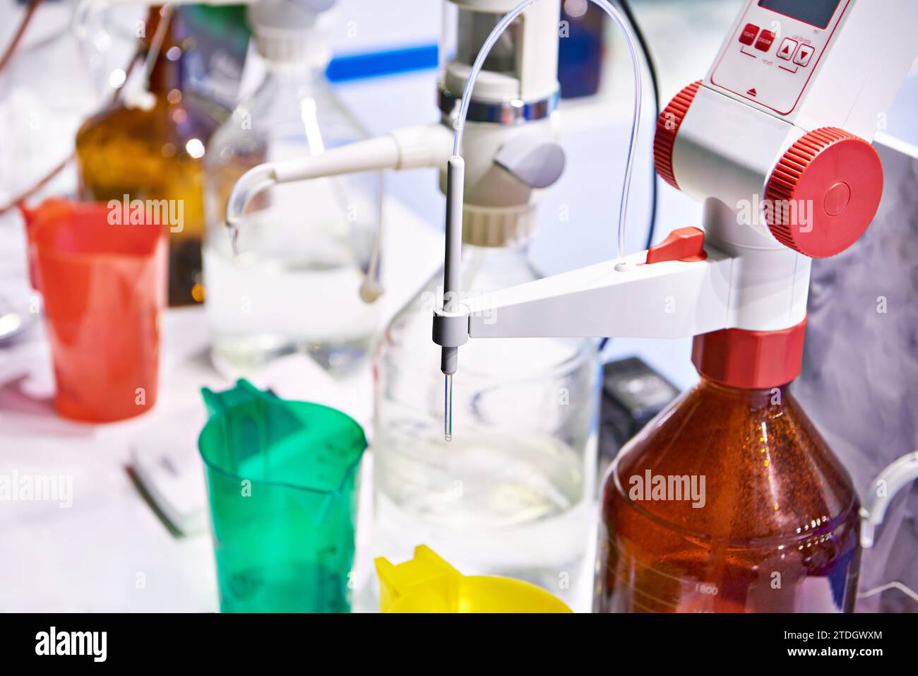 Laboratoire de titrateurs de bouteilles dans l'exposition de magasin Banque D'Images