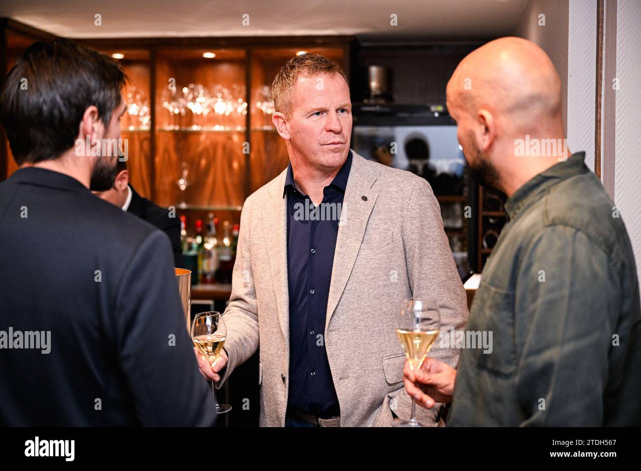 Bruxelles, Belgique. 18 décembre 2023. L'entraîneur-chef de Genk, Wouter Vrancken, photographié lors d'une cérémonie pour le 'Trophée Raymond Goethals' et le 'Prix Dominique d'Onofrio', lundi 18 décembre 2023, à Bruxelles. Le Trophée Raymond Goethals est réservé aux entraîneurs belges, actifs en Jupiler Pro League ou à l’étranger. Le Prix Dominique d'Onofrio 2023 est réservé aux débutants de la Jupiler Pro League depuis la saison 2022-2023 et n'ayant plus que 20 ans au 31 décembre 2023. BELGA PHOTO LAURIE DIEFFEMBACQ crédit : Belga News Agency/Alamy Live News Banque D'Images