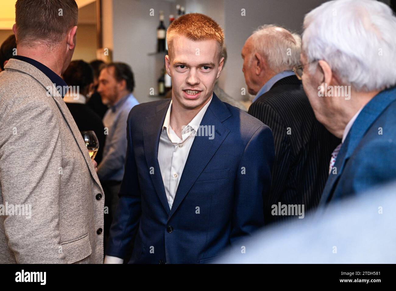 Bruxelles, Belgique. 18 décembre 2023. Arthur Vermeeren d'Anvers photographié lors d'une cérémonie pour le 'Trophée Raymond Goethals' et le 'Prix Dominique d'Onofrio', lundi 18 décembre 2023, à Bruxelles. Le Trophée Raymond Goethals est réservé aux entraîneurs belges, actifs en Jupiler Pro League ou à l’étranger. Le Prix Dominique d'Onofrio 2023 est réservé aux débutants de la Jupiler Pro League depuis la saison 2022-2023 et n'ayant plus que 20 ans au 31 décembre 2023. BELGA PHOTO LAURIE DIEFFEMBACQ crédit : Belga News Agency/Alamy Live News Banque D'Images