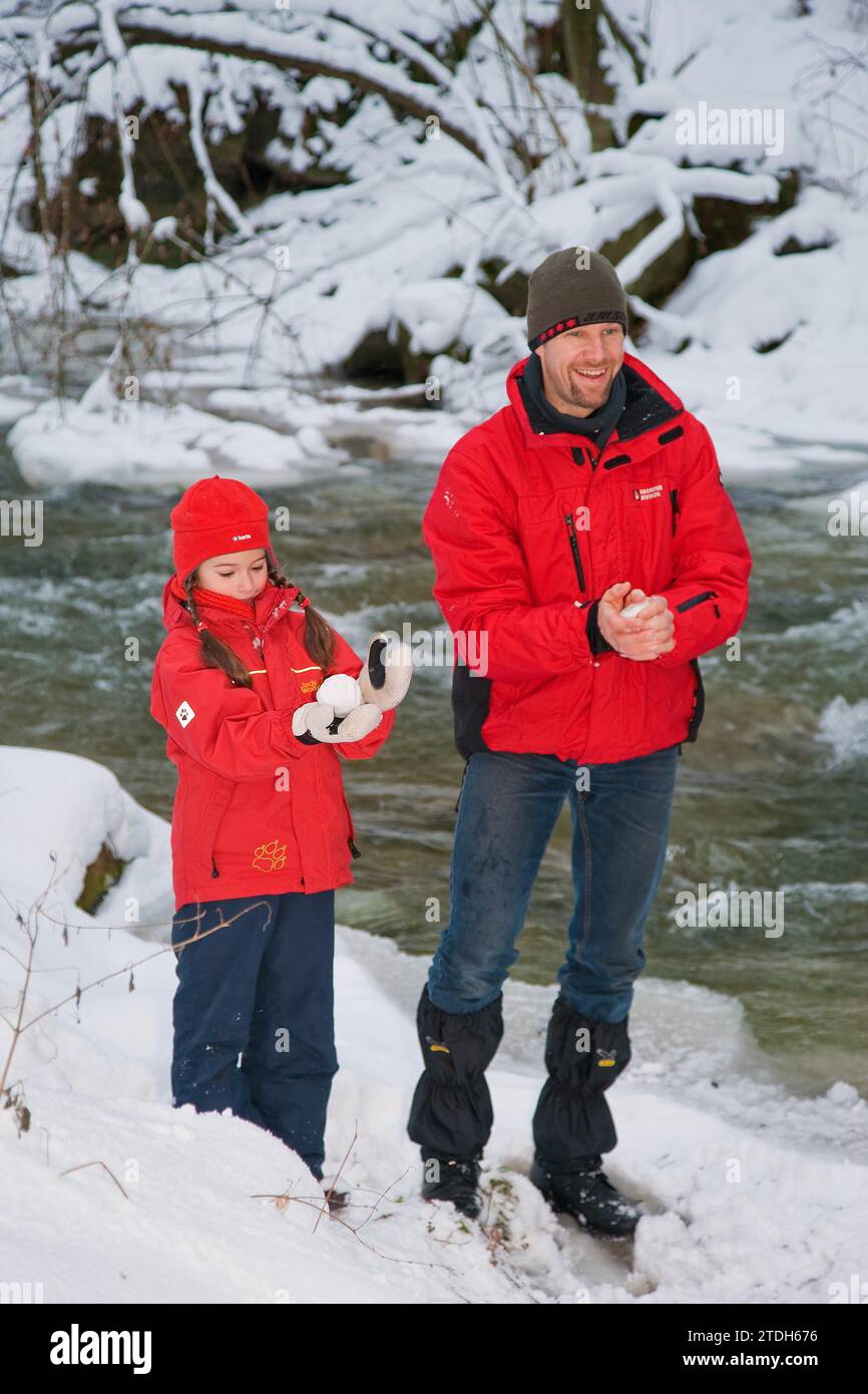 Hiver Liebethaler Grund en Suisse saxonne près de Lohmen. La randonnée hivernale dans le parc national est également une activité de loisirs attrayante et active pour Banque D'Images