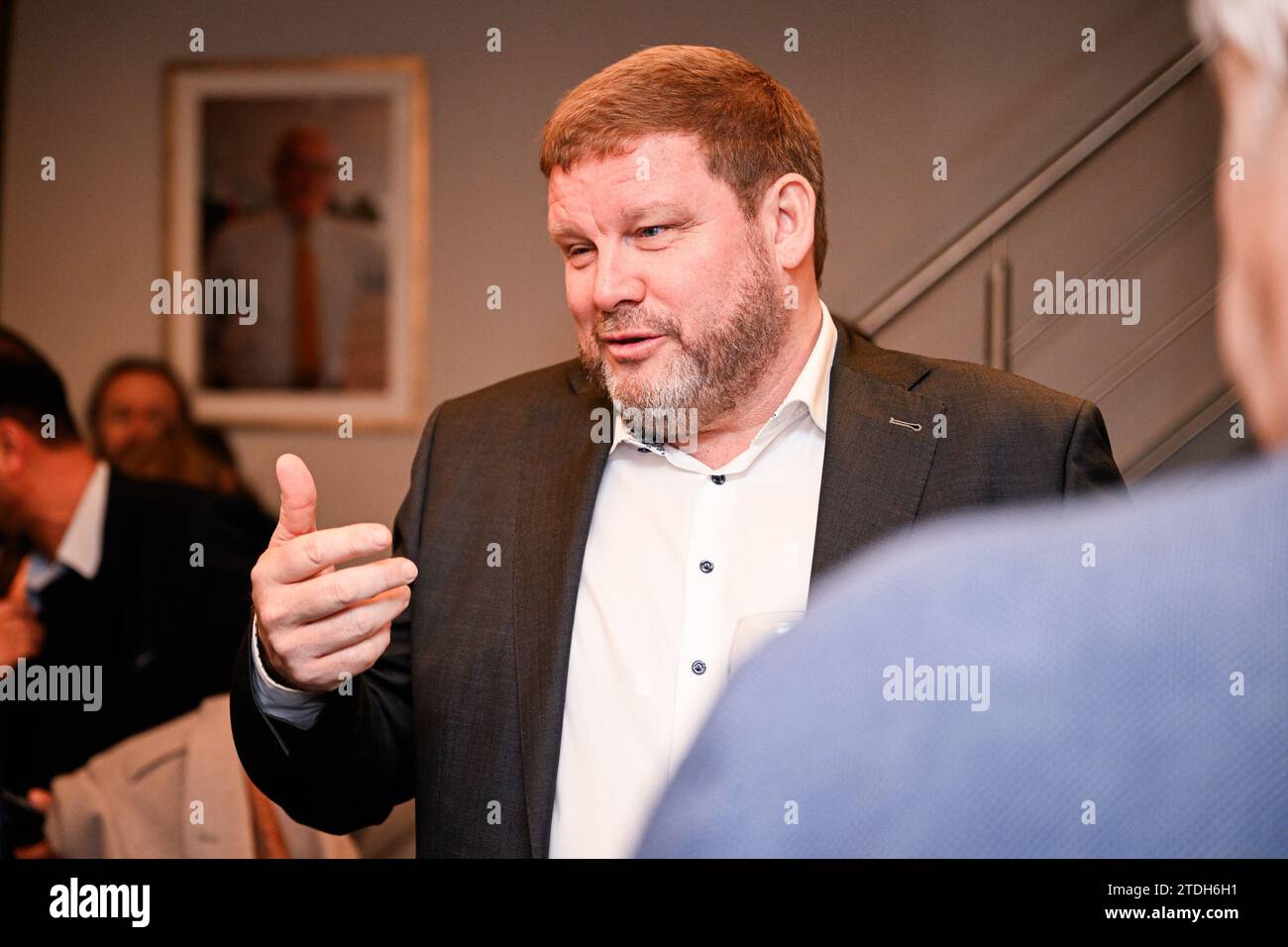 Bruxelles, Belgique. 18 décembre 2023. Hein Vanhaezebrouck, entraîneur-chef de Gand, photographié lors d'une cérémonie pour le Trophée Raymond Goethals et le Prix Dominique d'Onofrio, le lundi 18 décembre 2023 à Bruxelles. Le Trophée Raymond Goethals est réservé aux entraîneurs belges, actifs en Jupiler Pro League ou à l’étranger. Le Prix Dominique d'Onofrio 2023 est réservé aux débutants de la Jupiler Pro League depuis la saison 2022-2023 et n'ayant plus que 20 ans au 31 décembre 2023. BELGA PHOTO LAURIE DIEFFEMBACQ crédit : Belga News Agency/Alamy Live News Banque D'Images