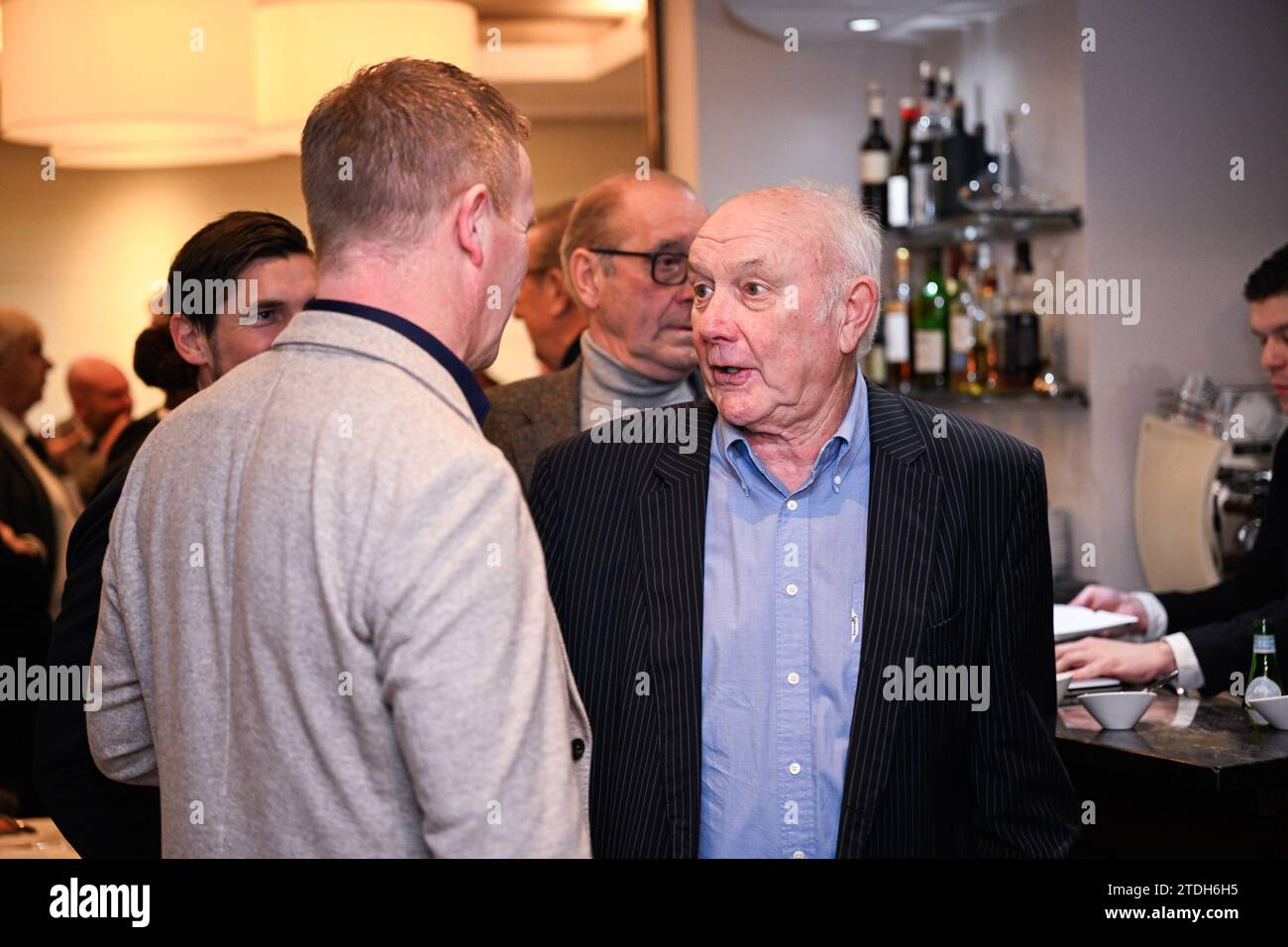 Bruxelles, Belgique. 18 décembre 2023. L'ancien entraîneur d'Anderlecht aime Anthuenis photographié lors d'une cérémonie pour le Trophée Raymond Goethals et le Prix Dominique d'Onofrio, le lundi 18 décembre 2023 à Bruxelles. Le Trophée Raymond Goethals est réservé aux entraîneurs belges, actifs en Jupiler Pro League ou à l’étranger. Le Prix Dominique d'Onofrio 2023 est réservé aux débutants de la Jupiler Pro League depuis la saison 2022-2023 et n'ayant plus que 20 ans au 31 décembre 2023. BELGA PHOTO LAURIE DIEFFEMBACQ crédit : Belga News Agency/Alamy Live News Banque D'Images