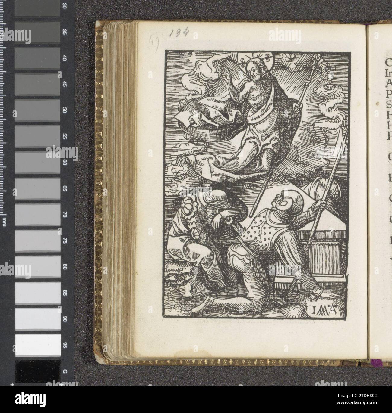 Résurrection, 1523 Christ se lève des morts. Il flotte au-dessus de la tombe avec un bâton de croix dans sa main. Un soldat lève les yeux, l'autre dort. L'impression fait partie d'un livre. Le journal d'Amsterdam Christ se lève d'entre les morts. Il flotte au-dessus de la tombe avec un bâton de croix dans sa main. Un soldat lève les yeux, l'autre dort. L'impression fait partie d'un livre. Journal d'Amsterdam Banque D'Images
