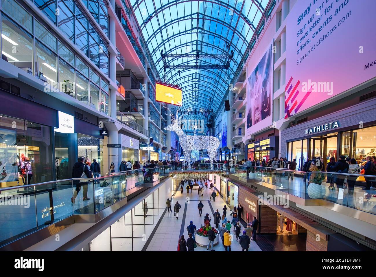 Eaton Centre à Toronto, Canada. Saison de Noël et décoration Banque D'Images