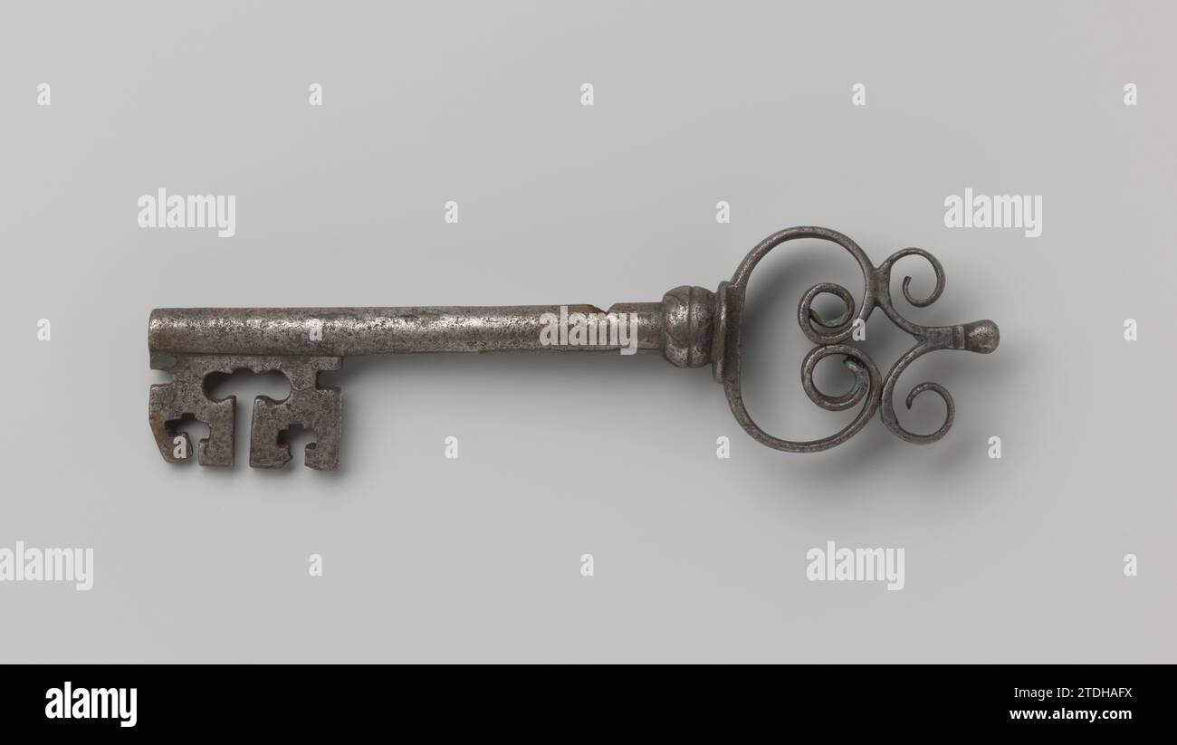 Clé à pipe, c. 1500 - c. 1600 clé à pipe dont la poignée consiste en un C-Volut à l'étage. Deux volutes qui sont maintenues ensemble par un bouton reposent sur cela. La capitale est sphérique gémie au milieu et porte un disque rond sur lequel repose la poignée. Il y a une fente dans l'arbre. Clé de tuyau en fer (métal) France dont la poignée se compose d'un C-Volut à l'étage. Deux volutes qui sont maintenues ensemble par un bouton reposent sur cela. La capitale est sphérique gémie au milieu et porte un disque rond sur lequel repose la poignée. Il y a une fente dans l'arbre. France fer (métal) Banque D'Images