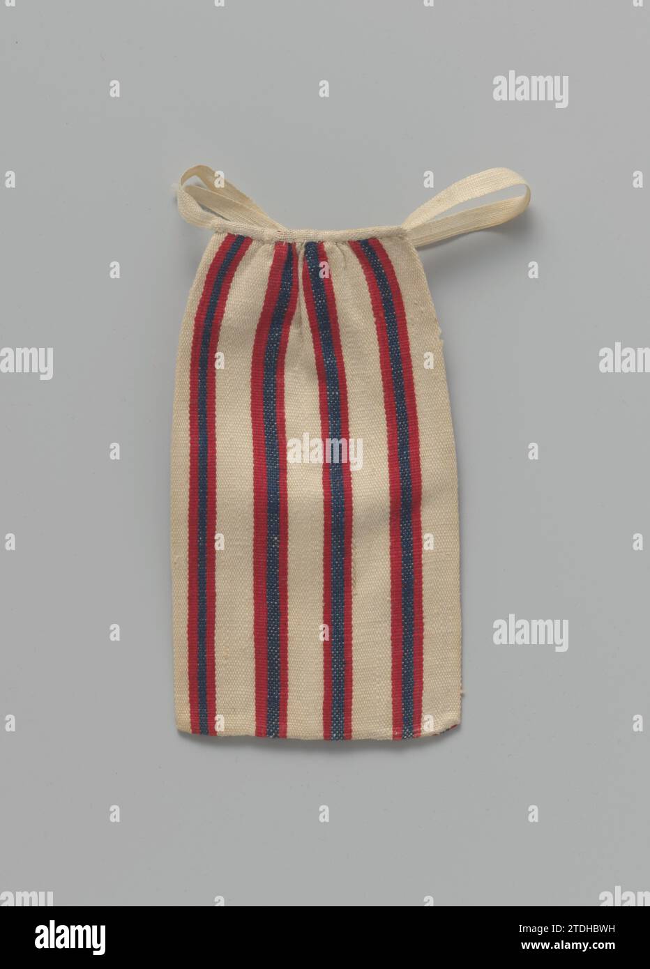 Sac de coton sergé rayé rouge et blanc et noir, anonyme, 1850 - 1900 sac de coton sergé rayé rouge et blanc et noir. Pays-Bas coton (textile) sergé Sac de coton sergé rayé rouge et blanc et noir. Coton (textile) sergé néerlandais Banque D'Images