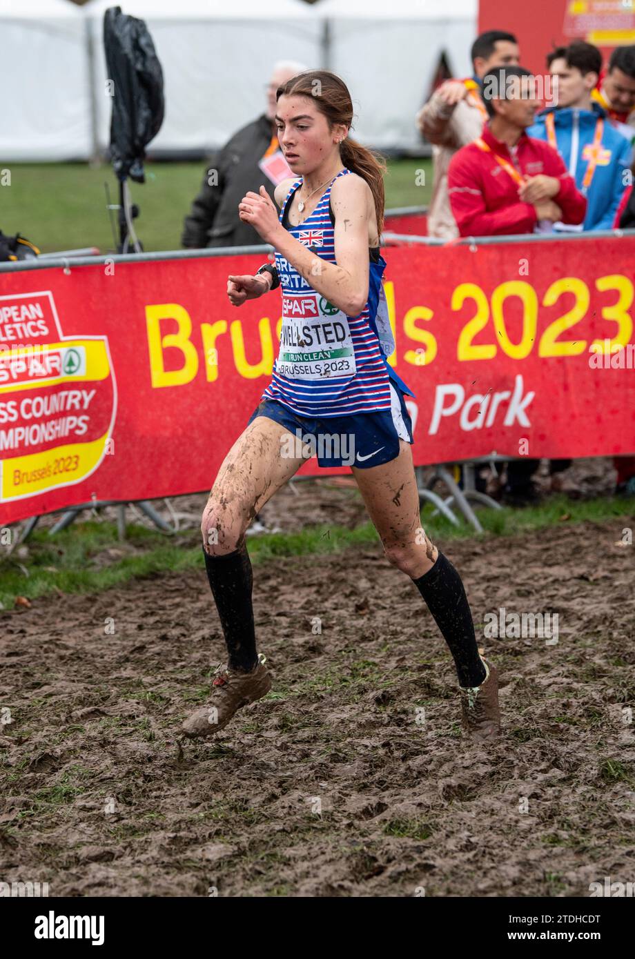 Lizzie Wellsted de Grande-Bretagne et ni concourant dans la course féminine U20 aux Championnats d’Europe de cross-country SPAR, Laeken Park à Bruxelles, Bel Banque D'Images