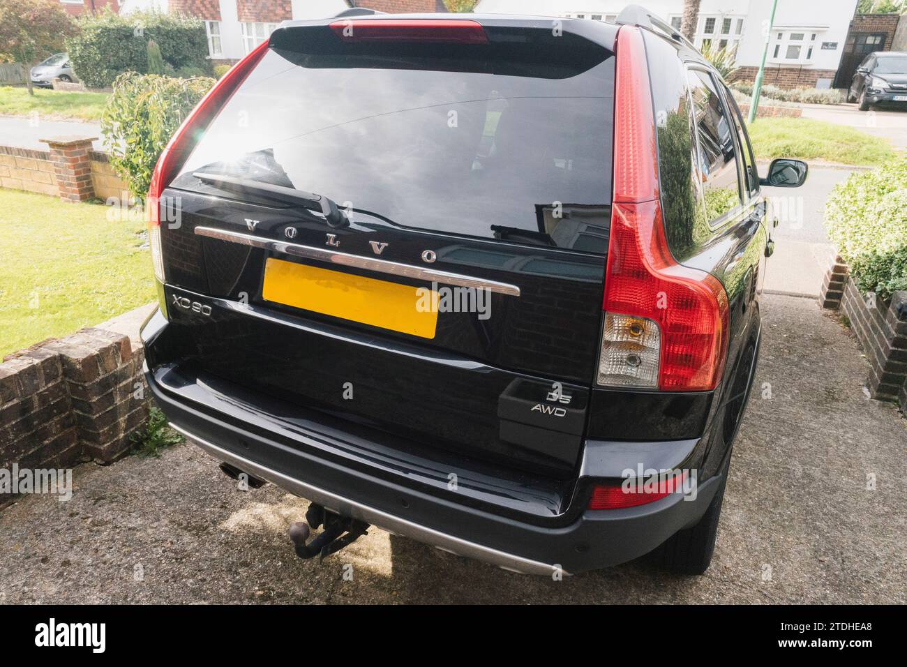 Photos d'un grand 4x4 Volvo XC90 SUV garé sur une allée britannique de banlieue Banque D'Images