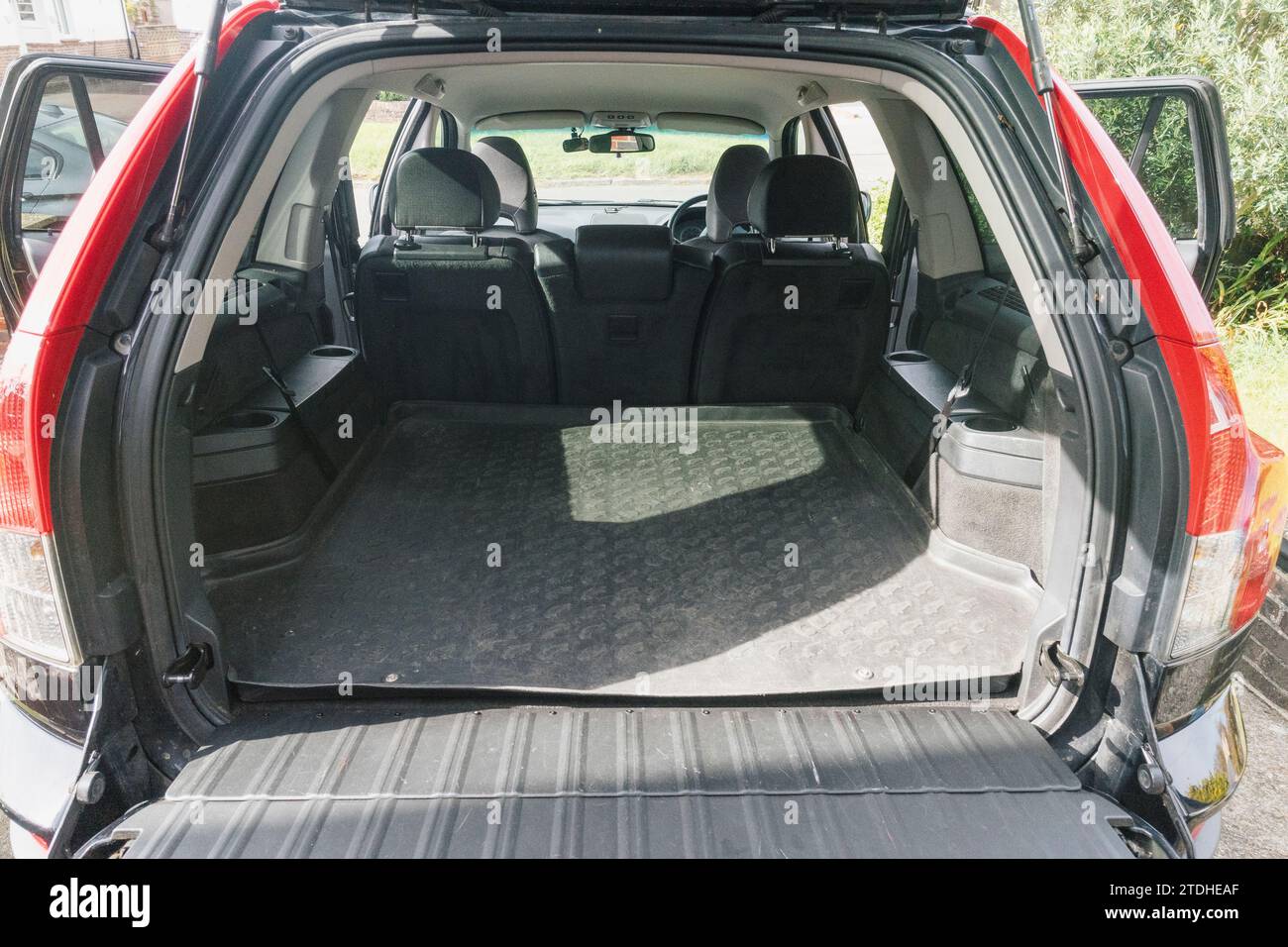 Photos d'un grand 4x4 Volvo XC90 SUV garé sur une allée britannique de banlieue Banque D'Images