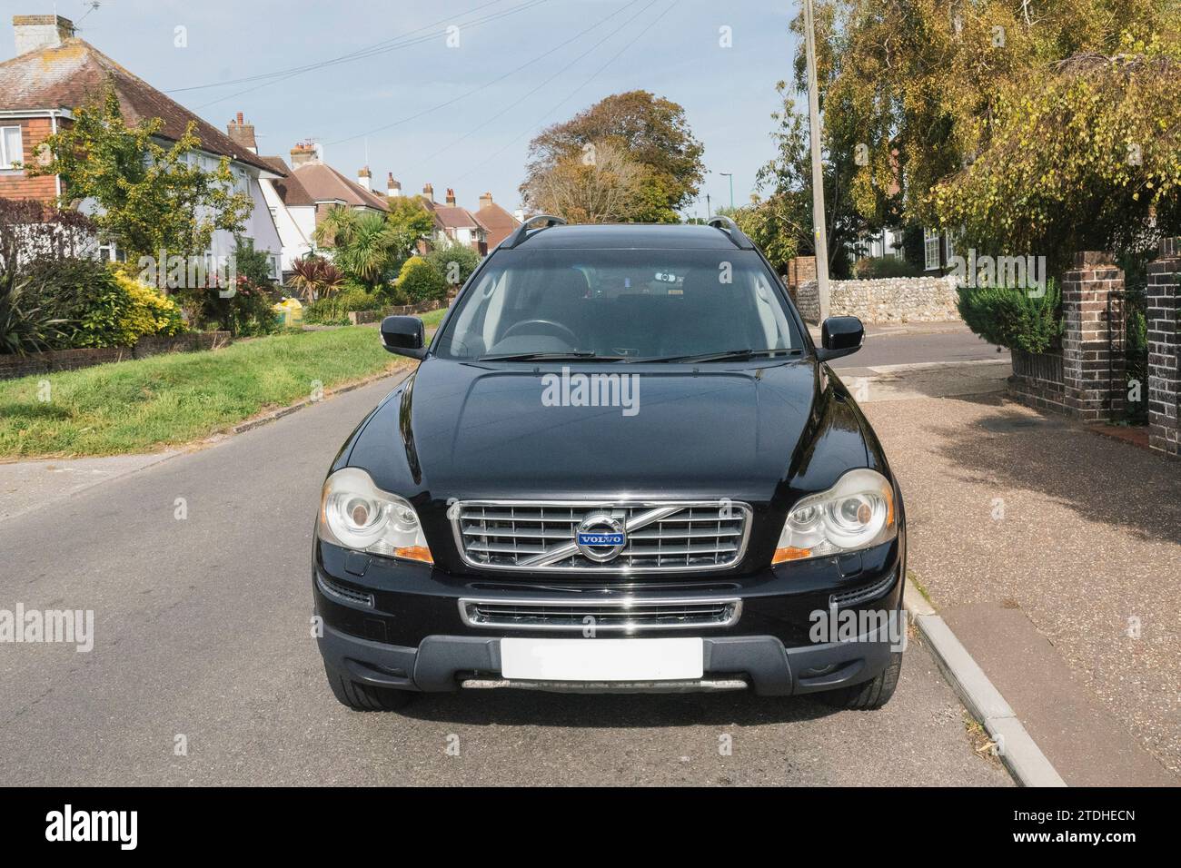 Photos d'un grand 4x4 Volvo XC90 SUV garé sur une allée britannique de banlieue Banque D'Images