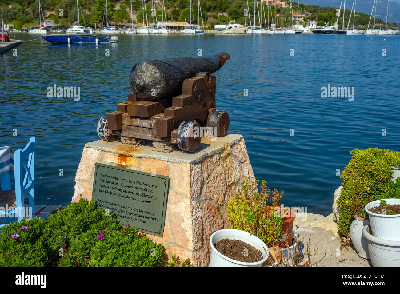Canon récupéré dans le port de Vathi sur l'île de Meganisi dans la mer Ionienne Banque D'Images
