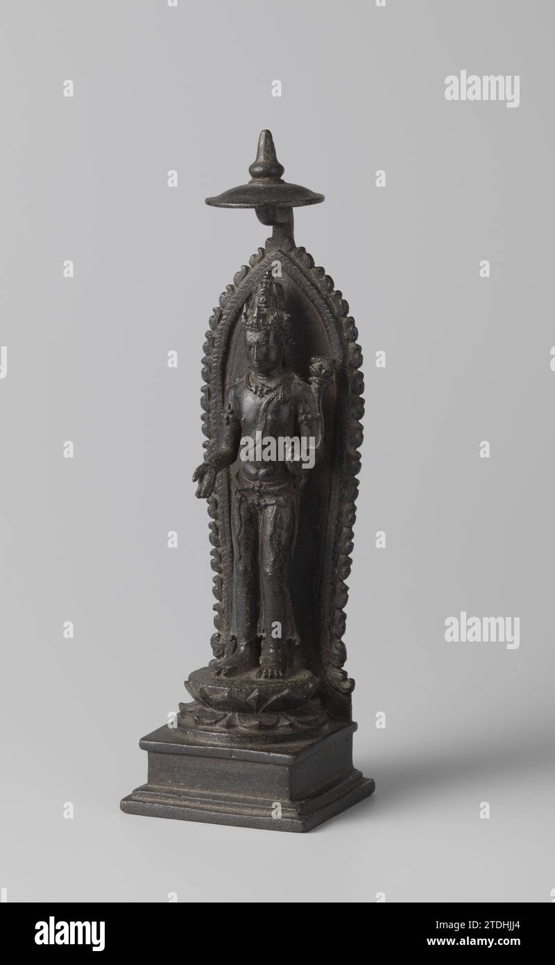 Deux statuettes de Padmapani, anonyme, 850 - 930 Sculpture d'un Padmapani debout (Avalokitesvara) avec plaque arrière. Indonésie bronze (métal) Sculpture d'un Padmapani debout (Avalokitesvara) avec plaque arrière. Bronze d'Indonésie (métal) Banque D'Images
