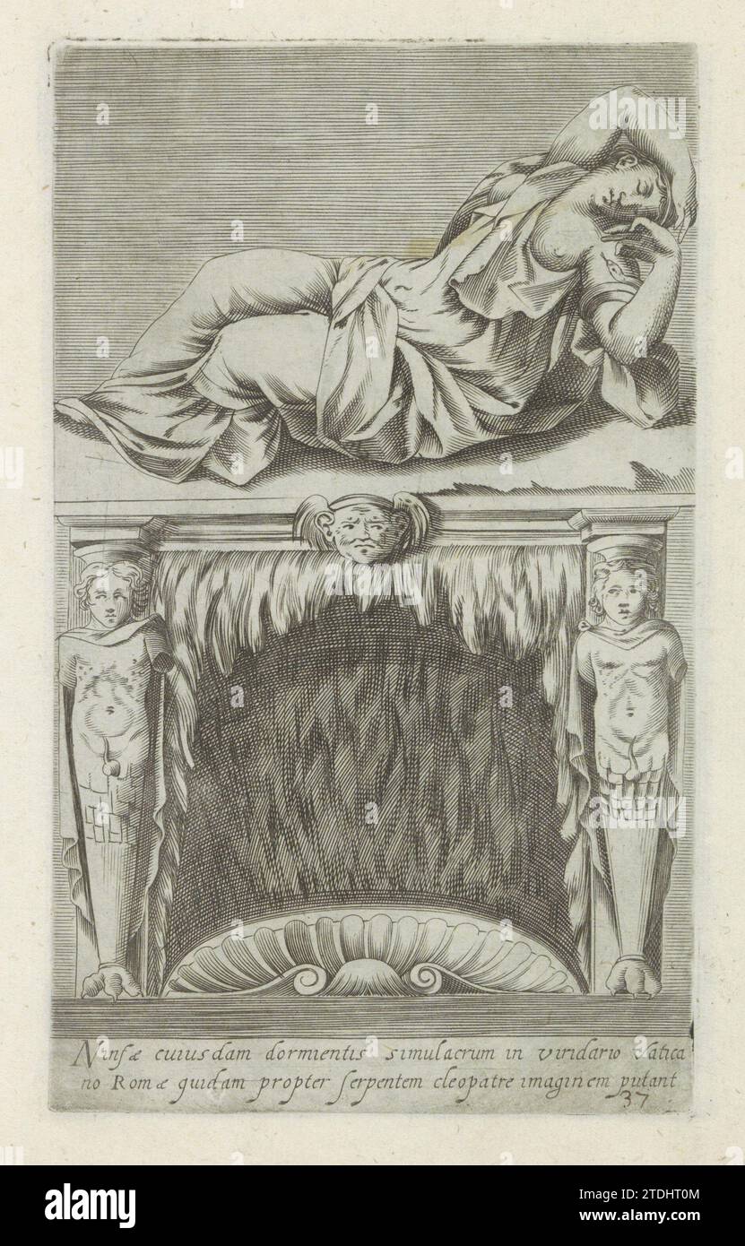 Sculpture de l'ariane endormie au-dessus d'une cheminée, anonyme, 1584 Légende en latin. L'impression fait partie d'un album. Imprimeur : Italypublisher : Rome gravure sur papier Légende en latin. L'impression fait partie d'un album. Imprimeur : Italypublisher : gravure sur papier Rome Banque D'Images