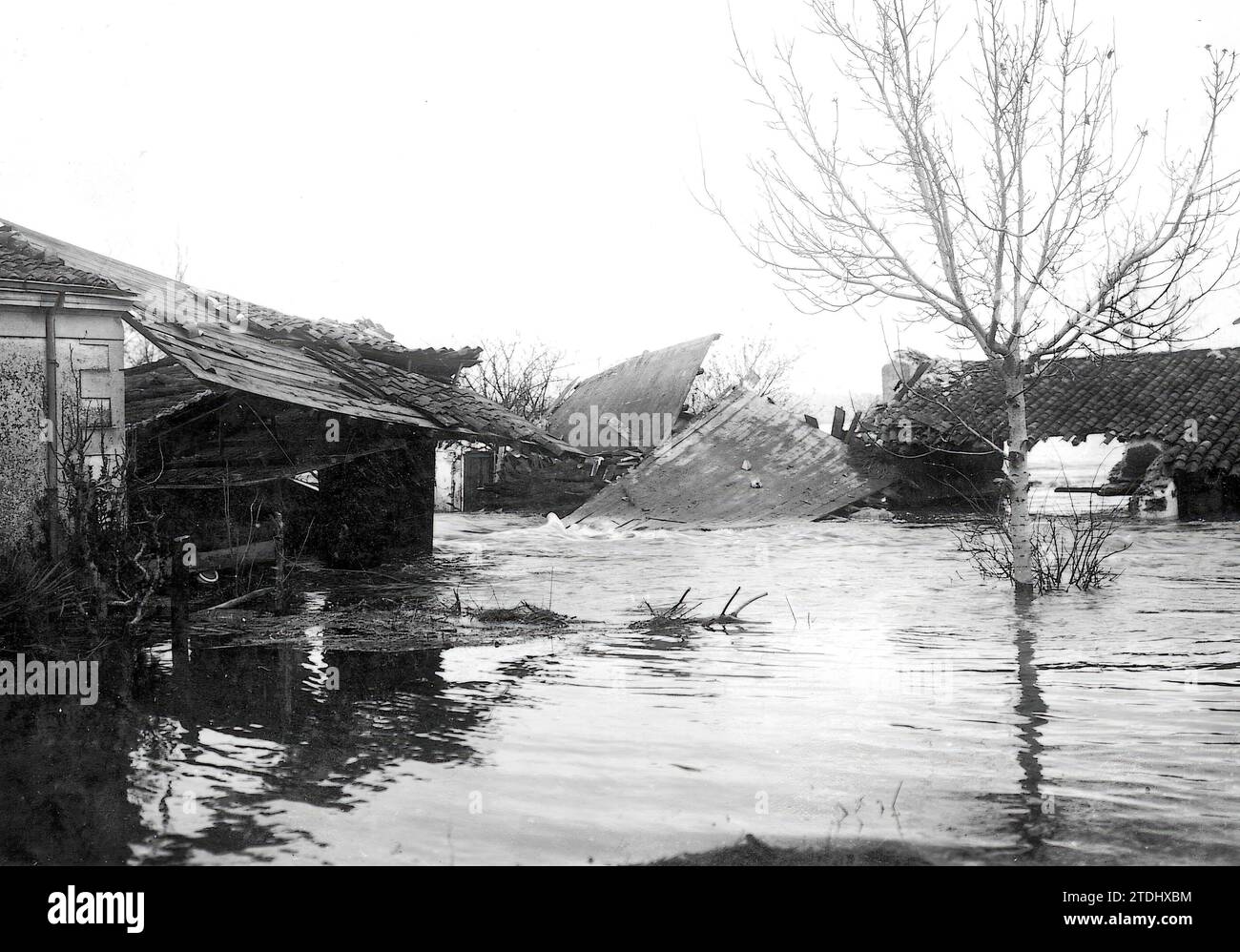 11/30/1910. Les inondations en France. Dommages causés dans les environs de Nantes par les inondations de la Loire - illustrations photo centrales - Date approximative. Crédit : Album / Archivo ABC / illustrations centrales Banque D'Images