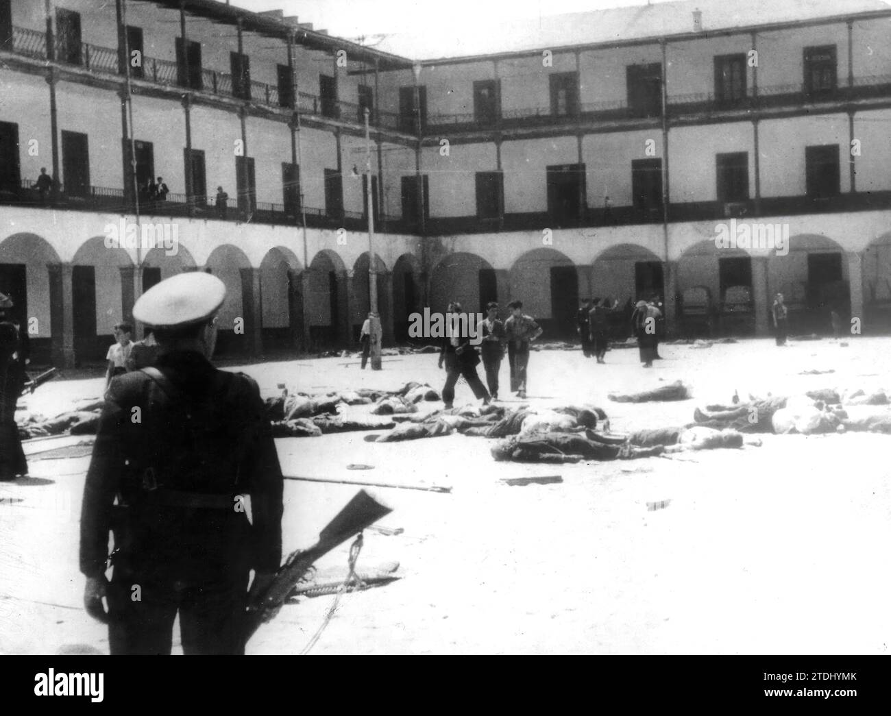 07/18/1936. Image d'horreur et de désolation. Le patio de la caserne de Montaña, le matin du 19 juillet. Alors que le soulèvement était frustré, le soulèvement a commencé dans de nombreuses autres villes d'Espagne. Crédit : Album / Archivo ABC Banque D'Images