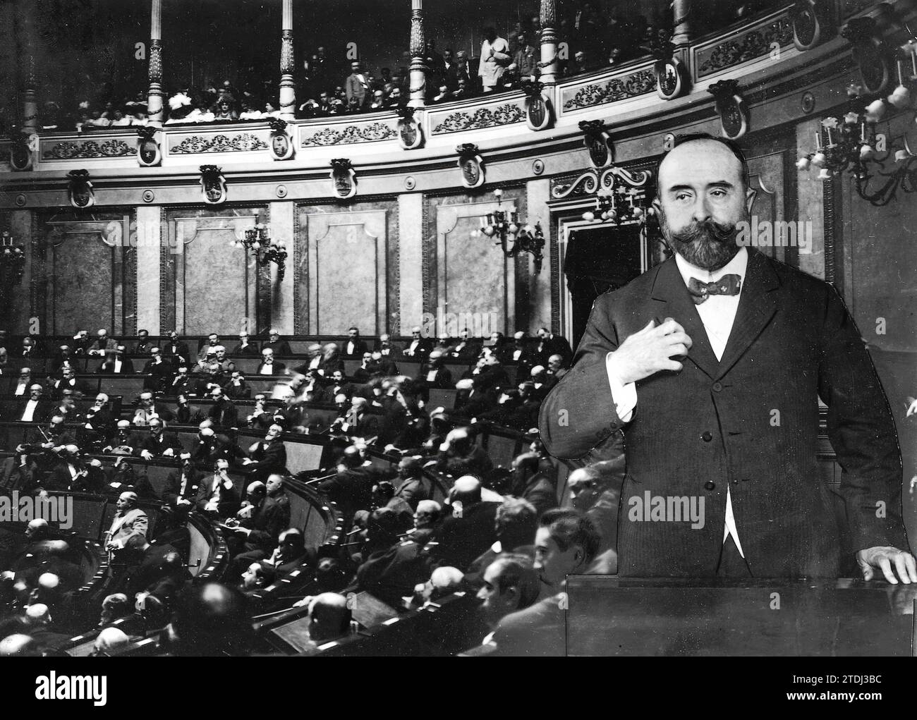 07/08/1910. L'actualité politique au Congrès. L'ancien ministre conservateur, M. The Doe, prononçant son discours hier après-midi. Crédit : Album / Archivo ABC / Ramón Alba Banque D'Images