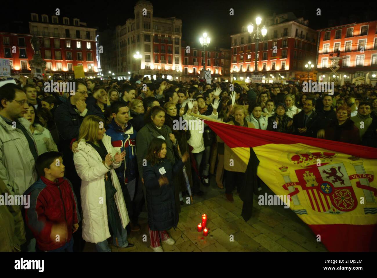 03/11/2004. Valladolid, 03-12-04, photo César Minguela, manifestation contre le terrorisme......... Archdc. Crédit : Album / Archivo ABC / Cesar Minguela Banque D'Images 03/11/2004. Valladolid, 03-12-04, photo César Minguela, manifestation contre le terrorisme......... Archdc. Crédit : Album / Archivo ABC / Cesar Minguela Banque D'Images