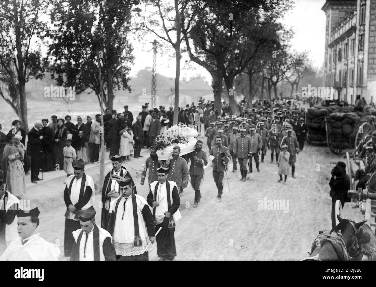 04/28/1911. Le crime Valencia. Enterrement du sergent Arocas, du régiment Alcántara, assassiné par le maréchal de la même force, Francisco Cerda. Condamné à mort. Crédit : Album / Archivo ABC / Moya Banque D'Images