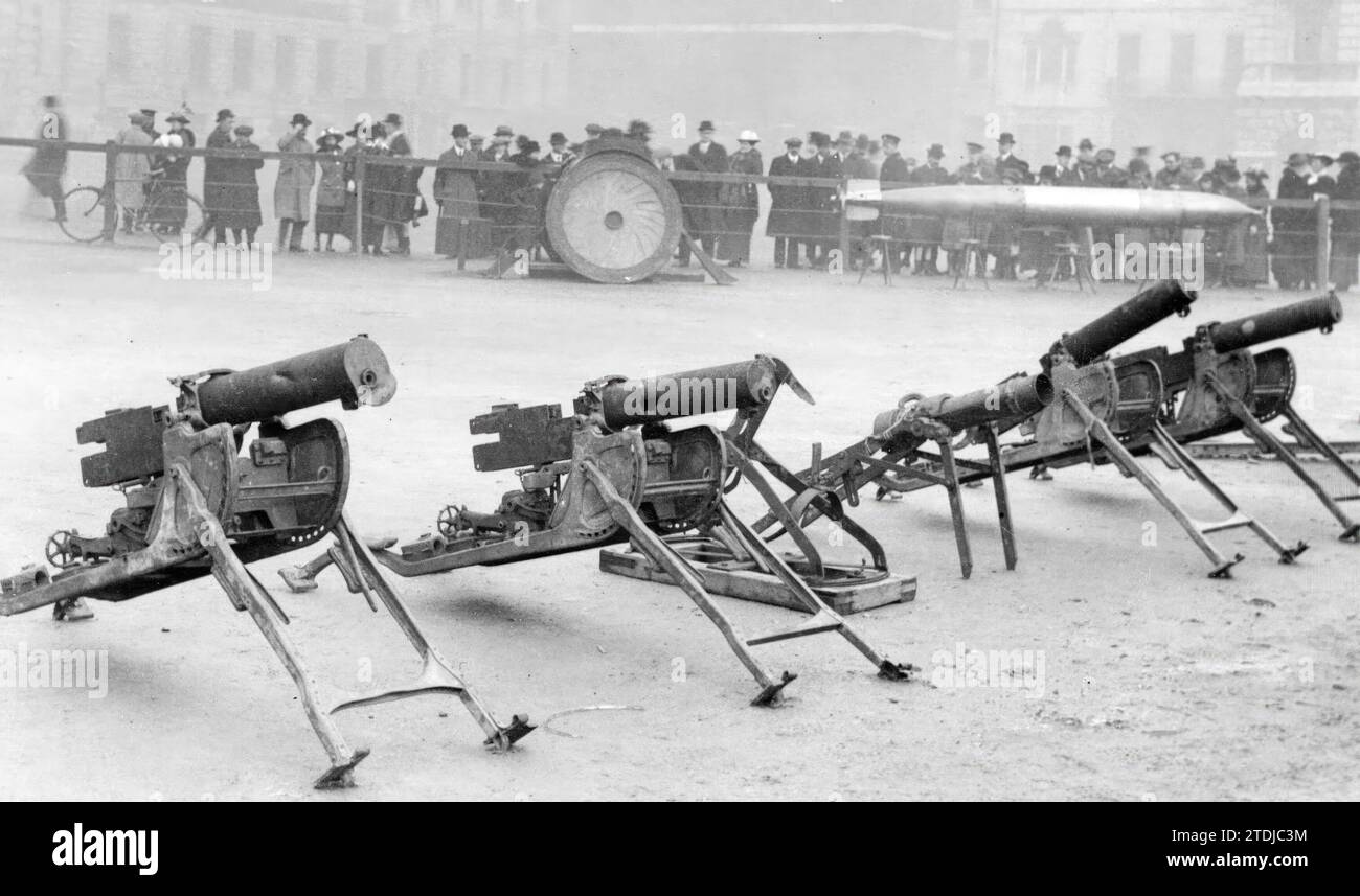 12/31/1915. À Whitehall Square, Londres. Exposition de quelques trophées de guerre pris à l'ennemi par les troupes britanniques. Crédit : Album / Archivo ABC / Charles Trampus Banque D'Images