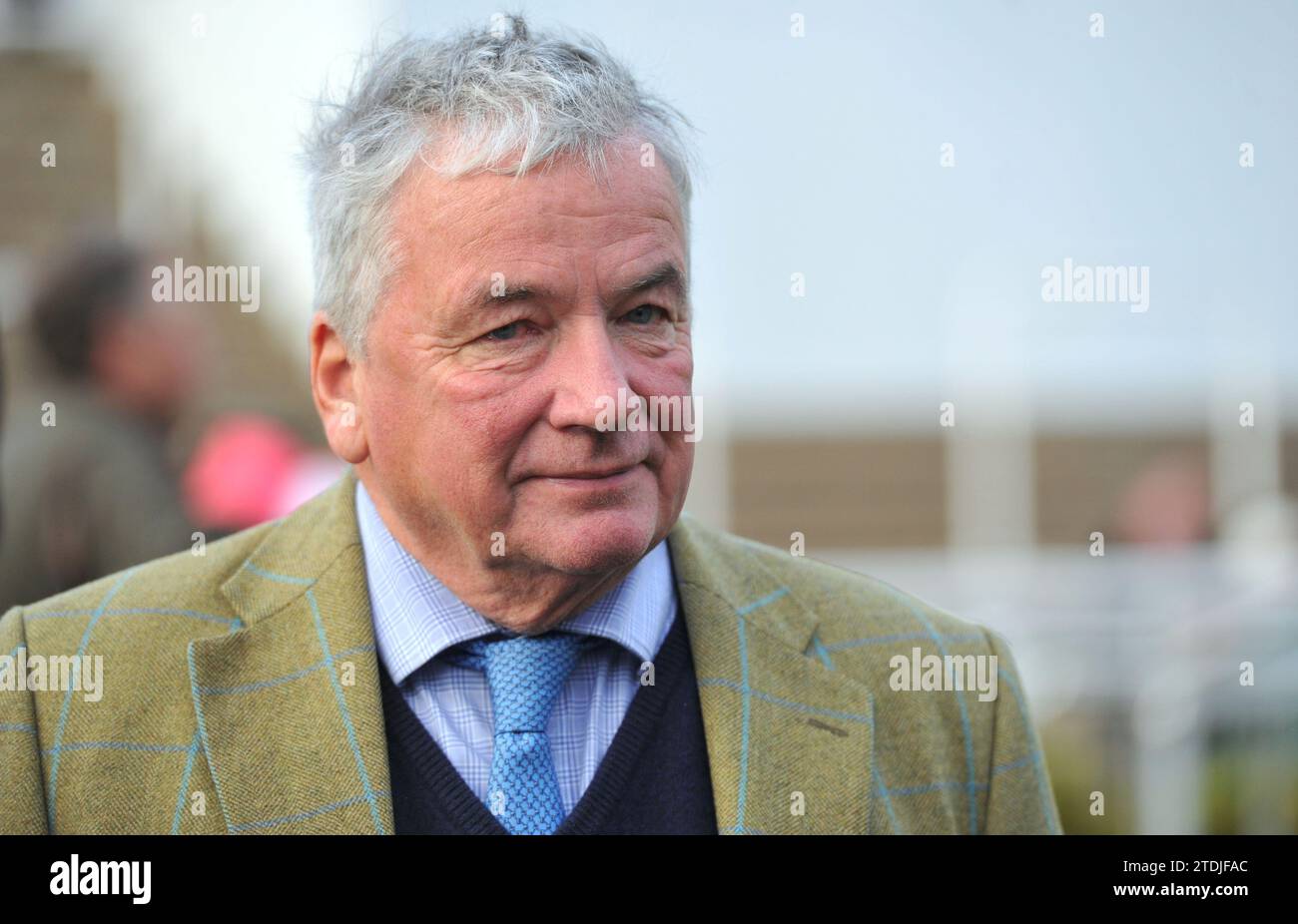 Entraîneur Nigel Twiston-Davies Racing à Cheltenham jour 2 de la Christmas Meet Race 5 The Favorite from the Sun Now Daily handicap Chase. Race Banque D'Images