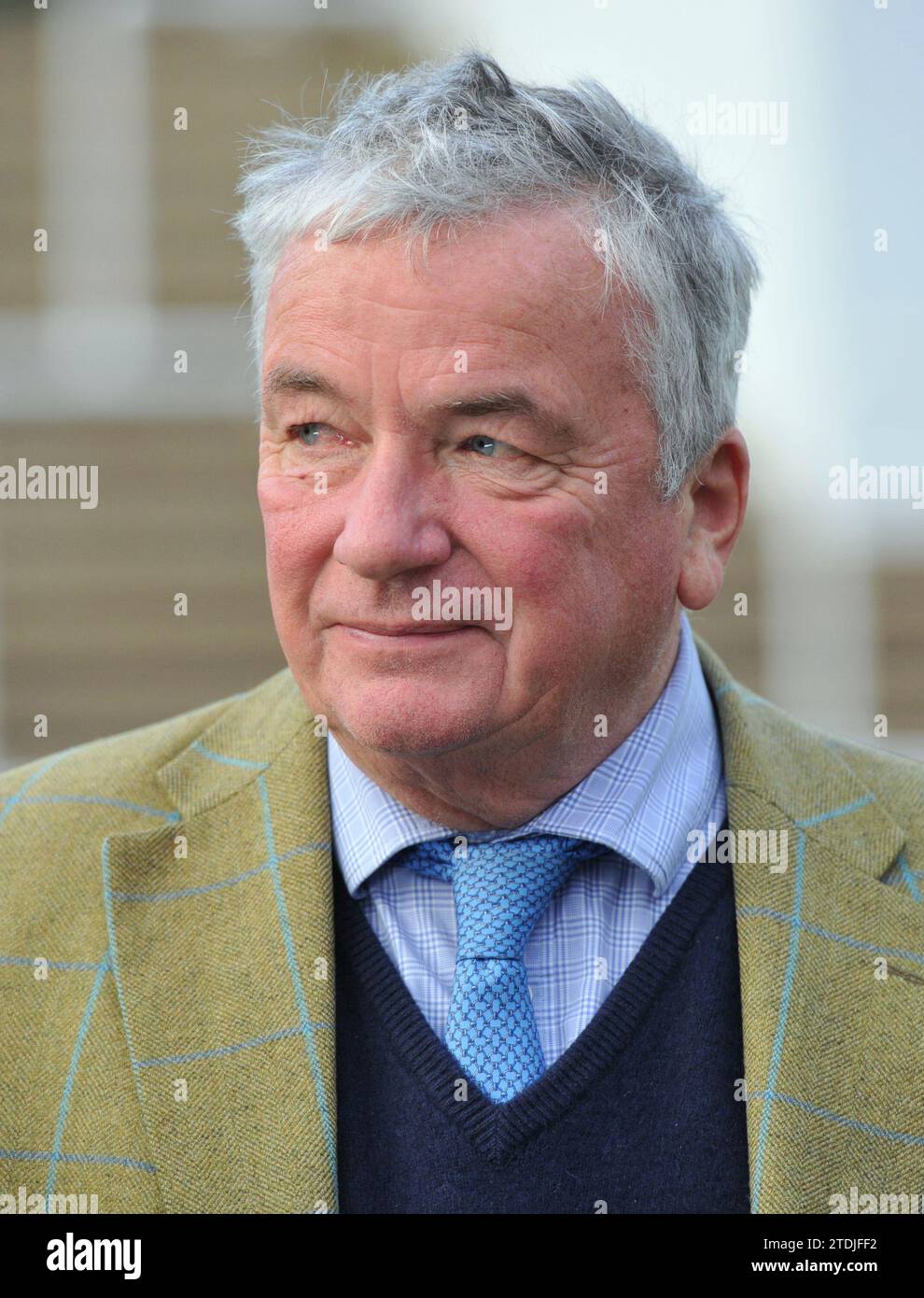 Entraîneur Nigel Twiston-Davies Racing à Cheltenham jour 2 de la Christmas Meet Race 5 The Favorite from the Sun Now Daily handicap Chase. Race Banque D'Images