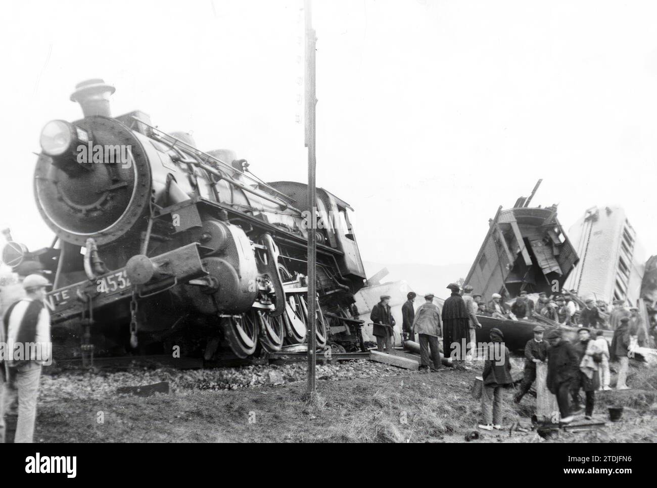 12/09/1933. Valencia, du mouvement anarcho-syndicaliste. État de la locomotive Barcelona Seville Express, qui a déraillé causant plus de 15 morts et de nombreux blessés. Crédit : Album / Archivo ABC / Vicente Barbera Masip Banque D'Images