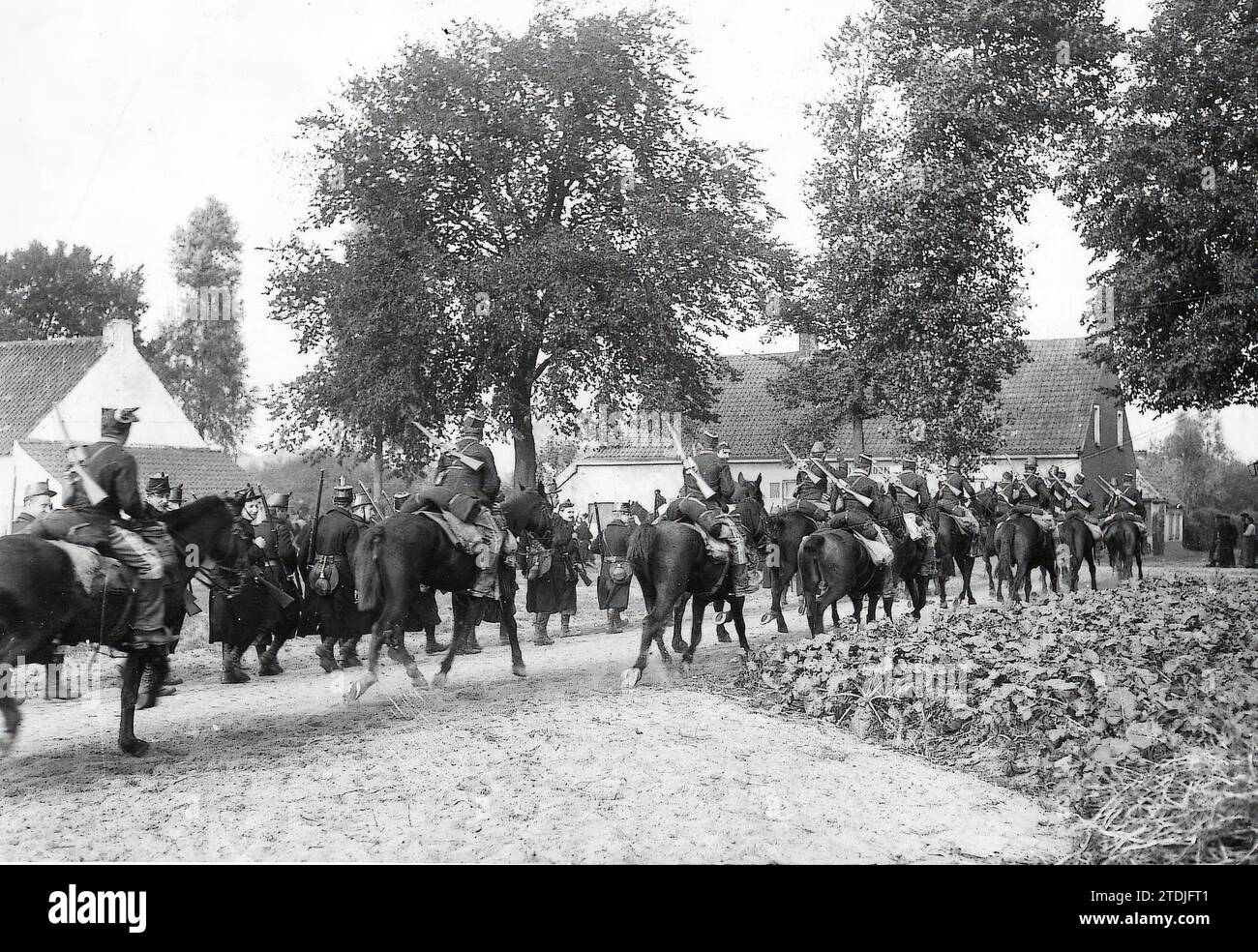 09/30/1914. L'évacuation d'une ville. La cavalerie belge évacue Gand avant l'arrivée des Allemands. Crédit : Album / Archivo ABC Banque D'Images